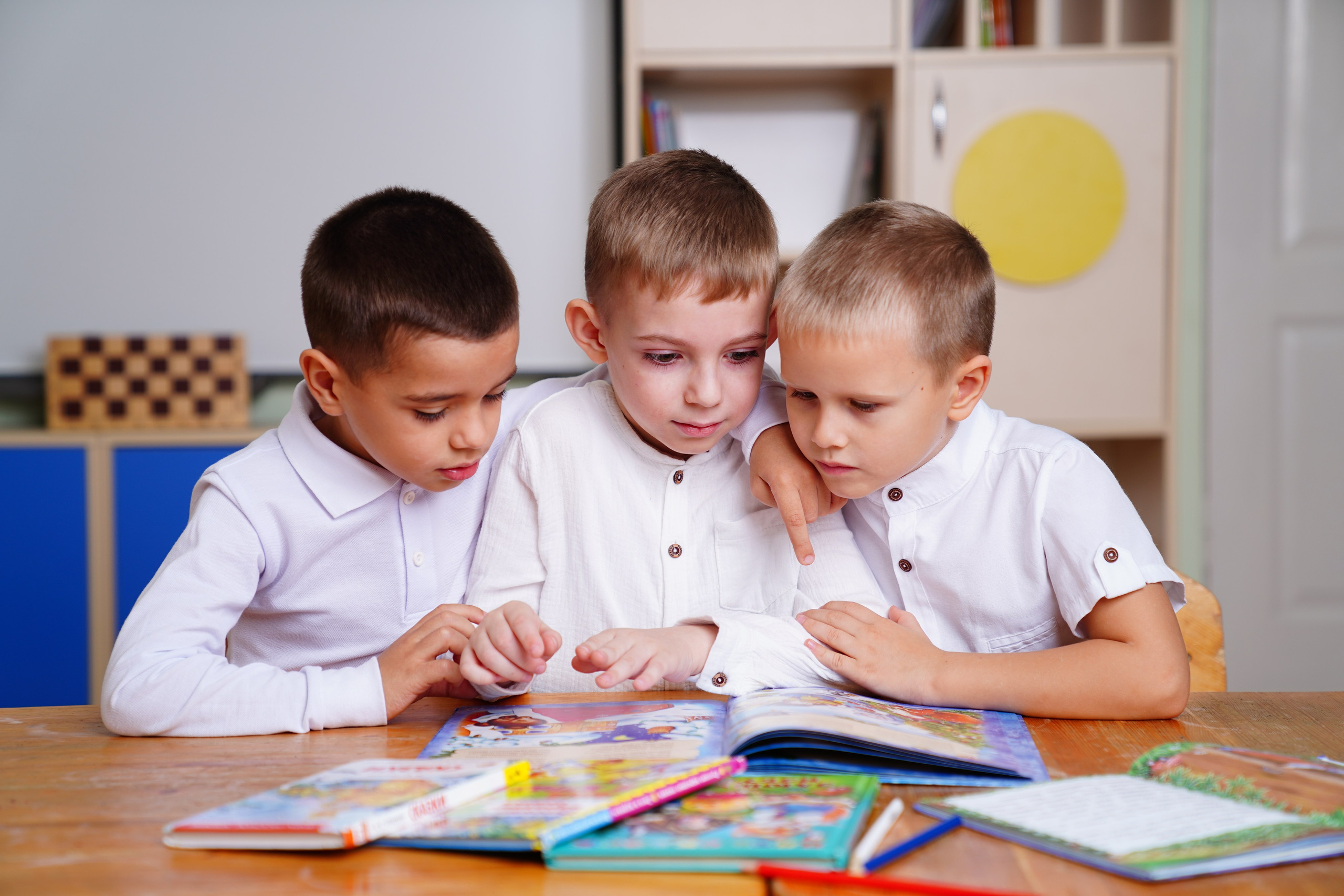 Мелкие группы. MEMENTO.Выпускные альбомы, школьные, юбилейные и другие книги. Ростов-на-Дону