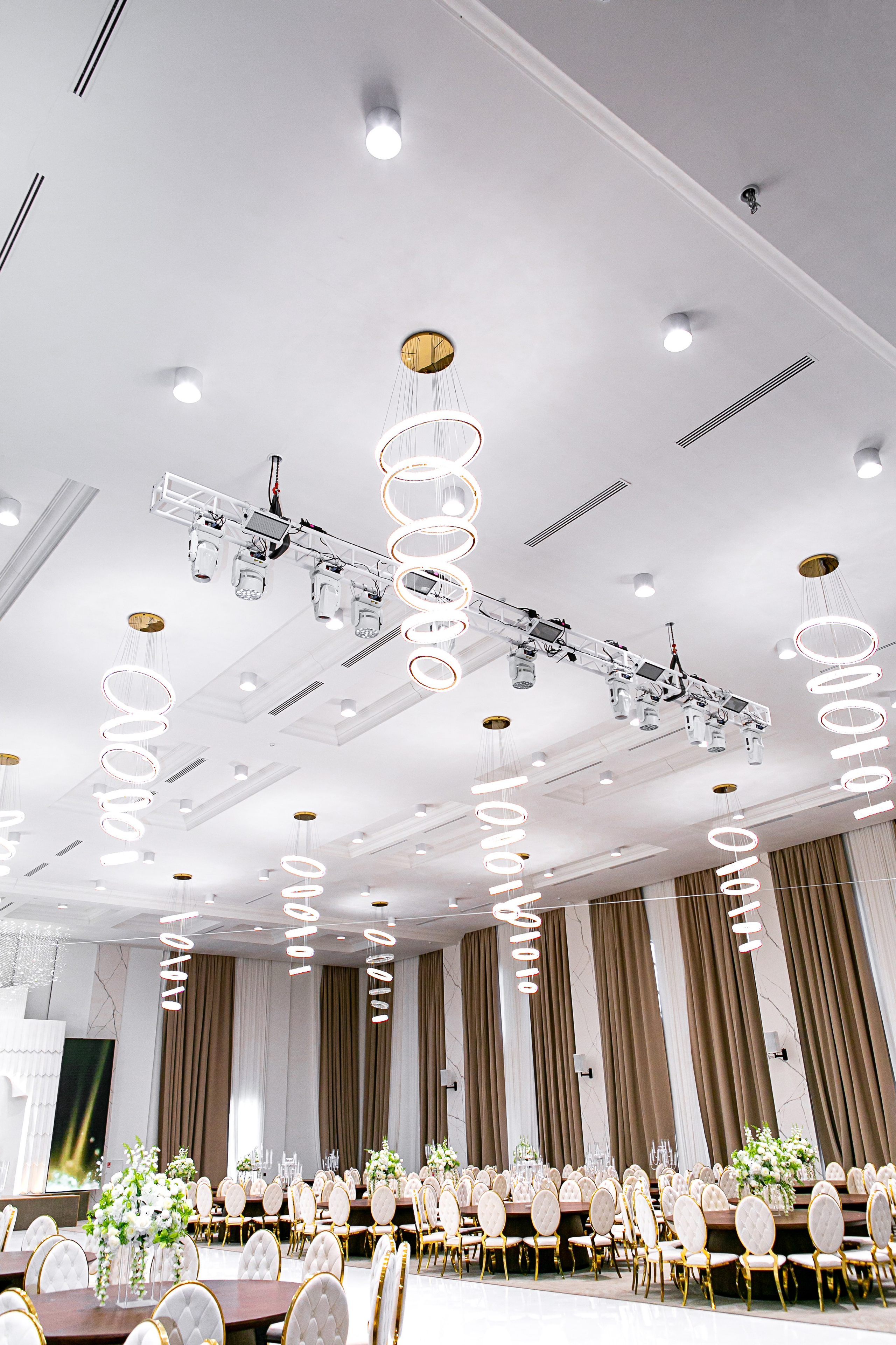 Банкетный зал Grand Holl. Контент фотограф, съемка для маркетплейсов, фуд съемка и репортажи в Новосибирске Ралия Галеева