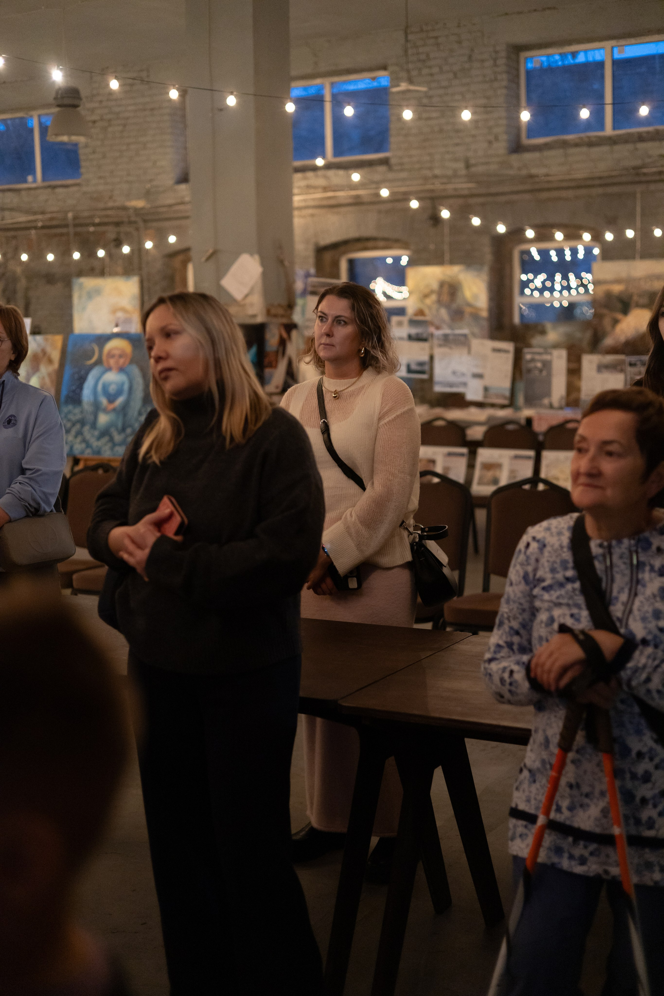 Выставка «АНГЕЛЫ МИРА». Фотограф Красноярск съемки лавстори, фотосессия в студии, портретная съемка, творческие фотосессии