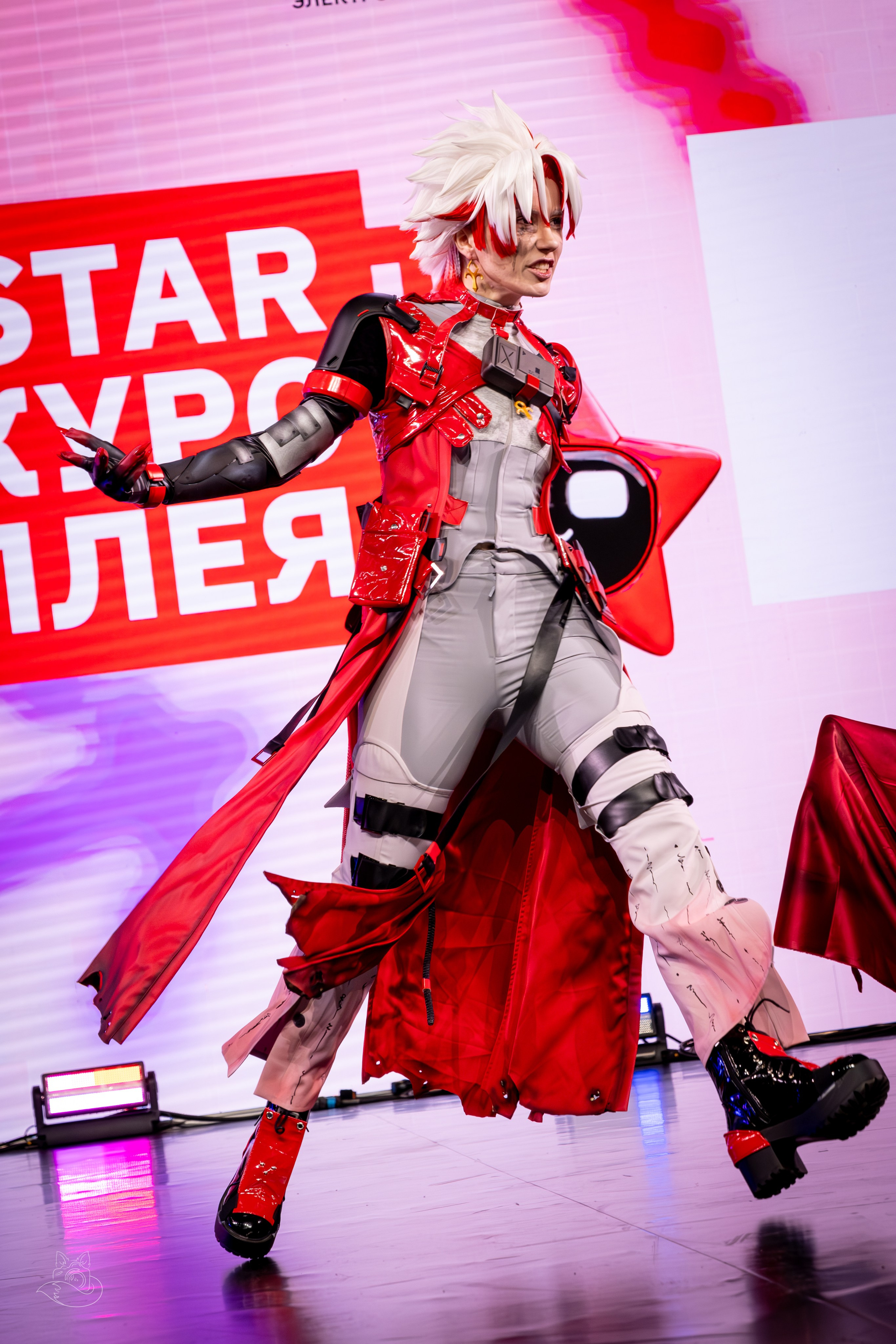 Сцена РЭД ЭКСПО 2024. Косплей фотограф