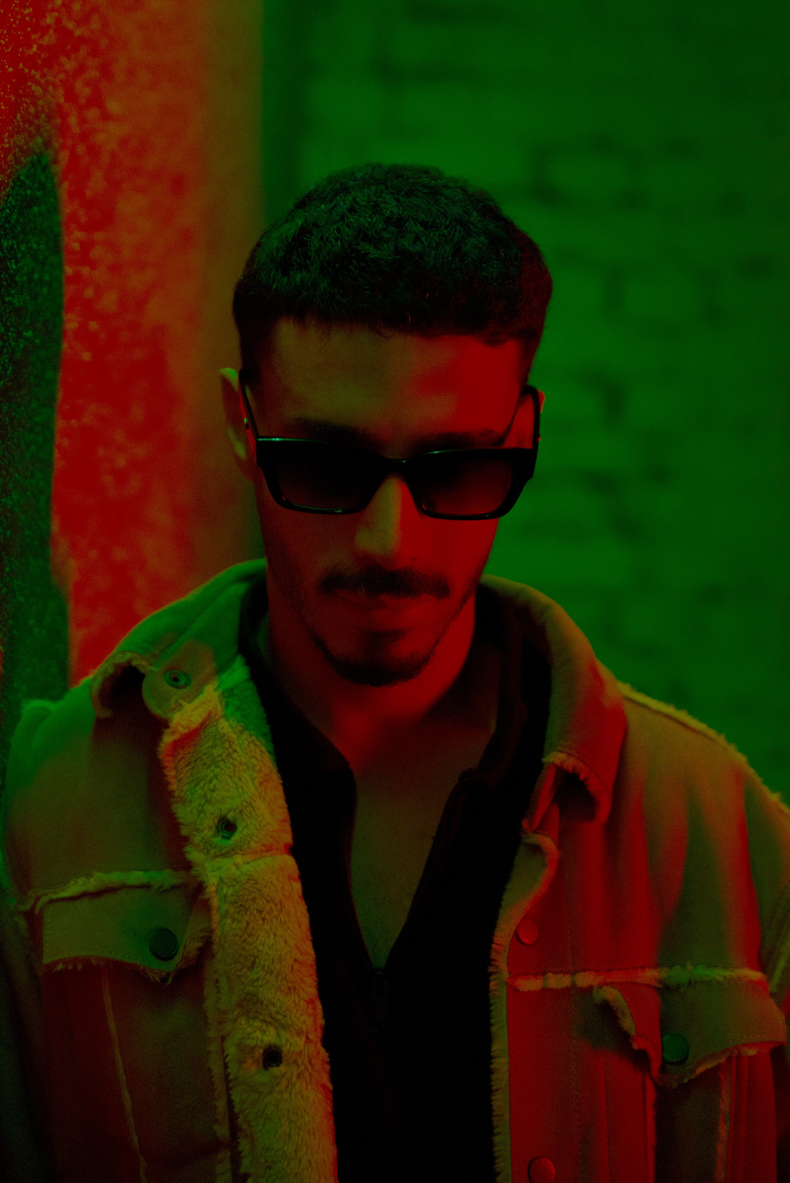 Зинадин. Уличная фотосессия с цветным светом