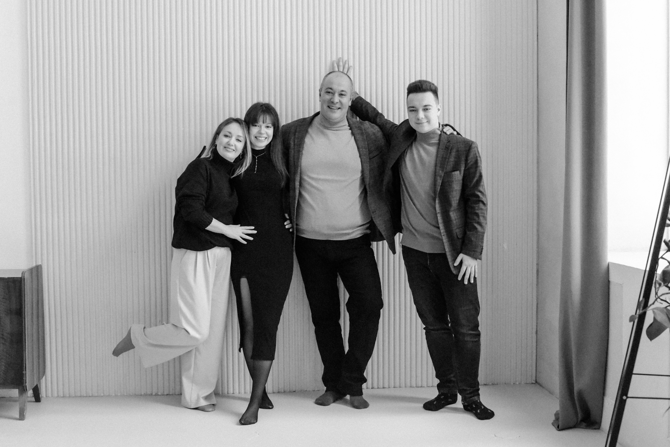 Молодые родители и взрослые дети. Фотограф Лола Волна, город Москва