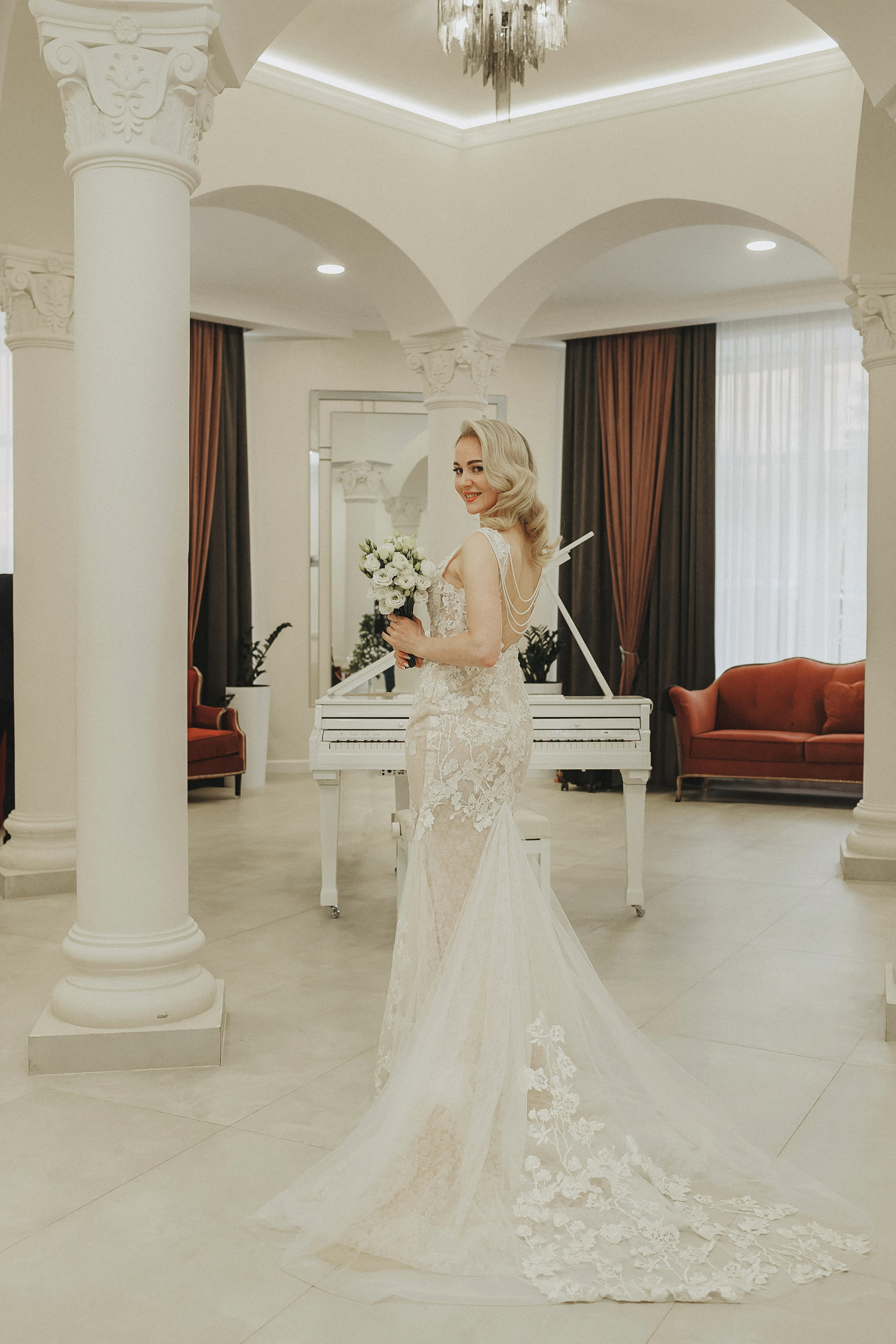 Свадебная фотосессия в Таганском ЗАГСе и Кусково. Фотограф в Москве и Люберцах Анна Ушакова