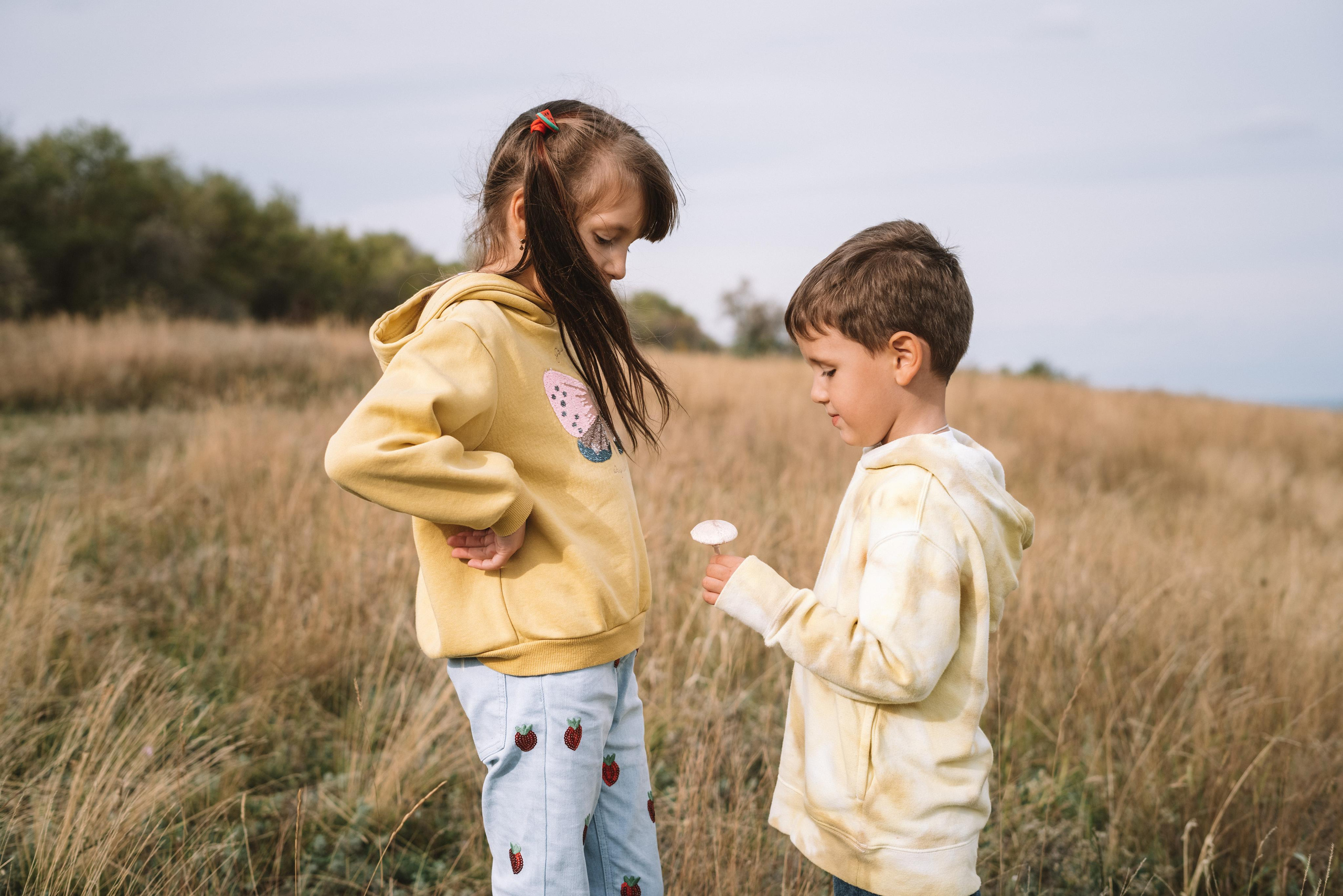 Прогулка по берегу Волги. Семейный фотограф СПб Анастасия Василь. Фотосессия на годик