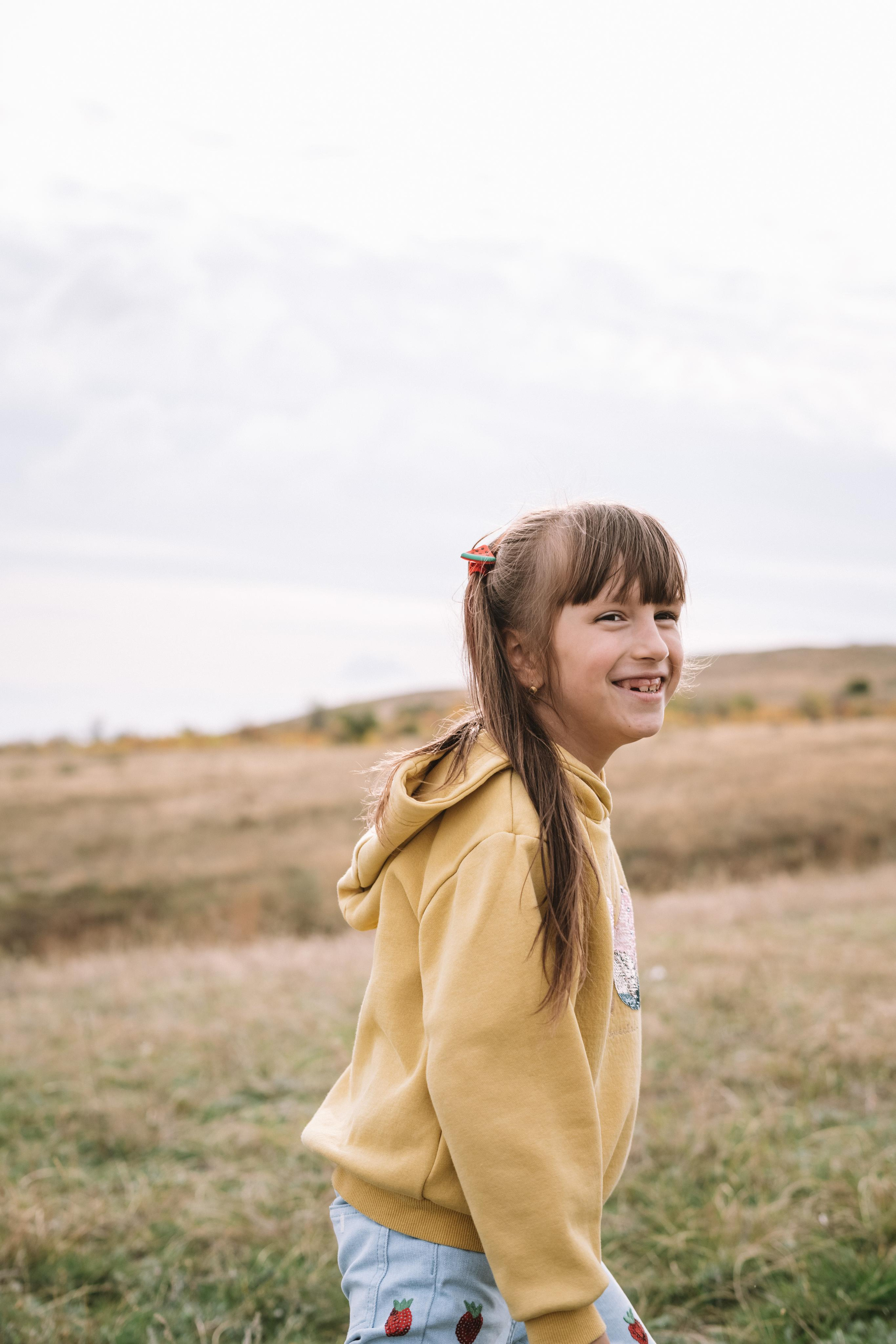 Прогулка по берегу Волги. Семейный фотограф СПб Анастасия Василь. Фотосессия на годик