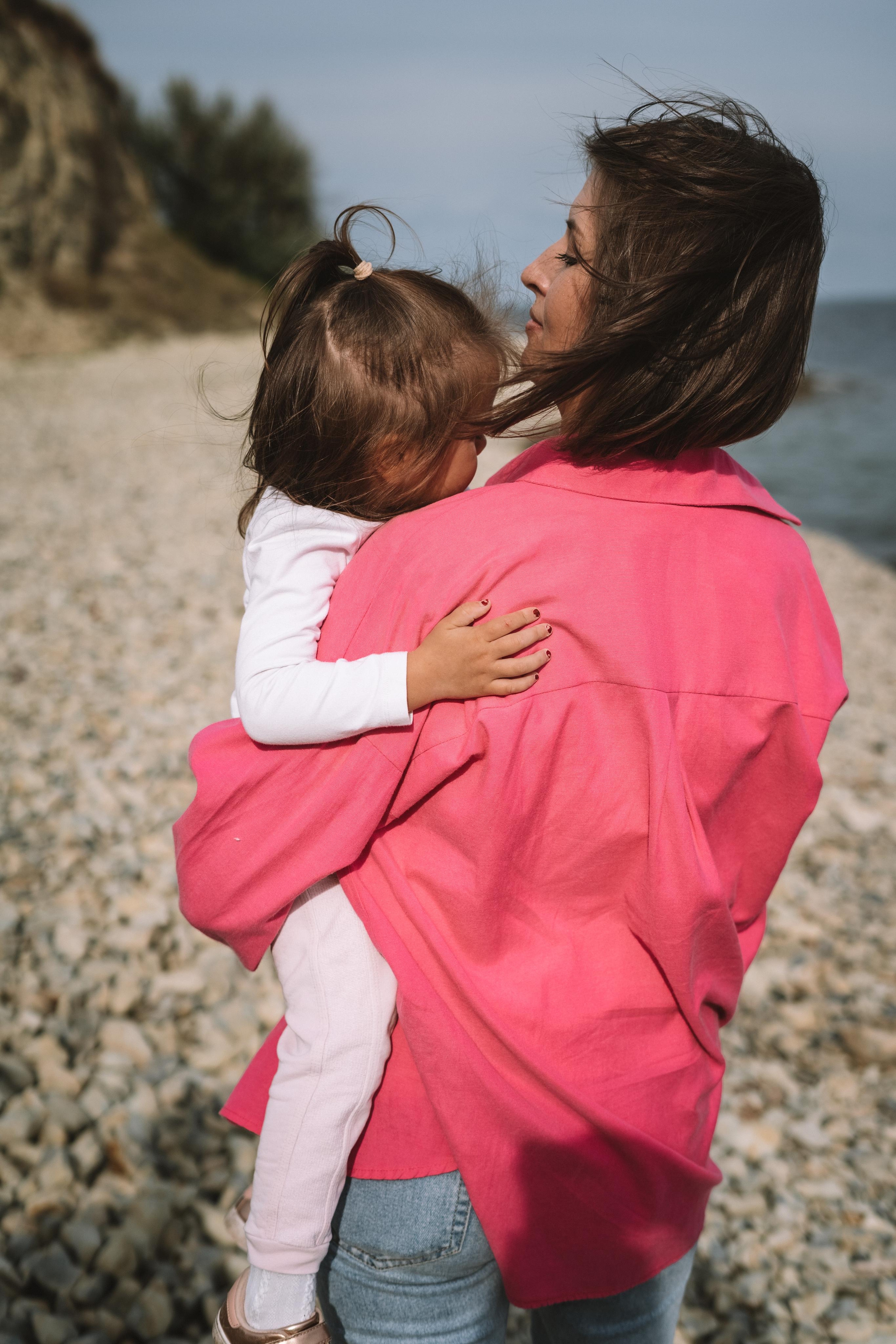 Прогулка по берегу Волги. Семейный фотограф СПб Анастасия Василь. Фотосессия на годик