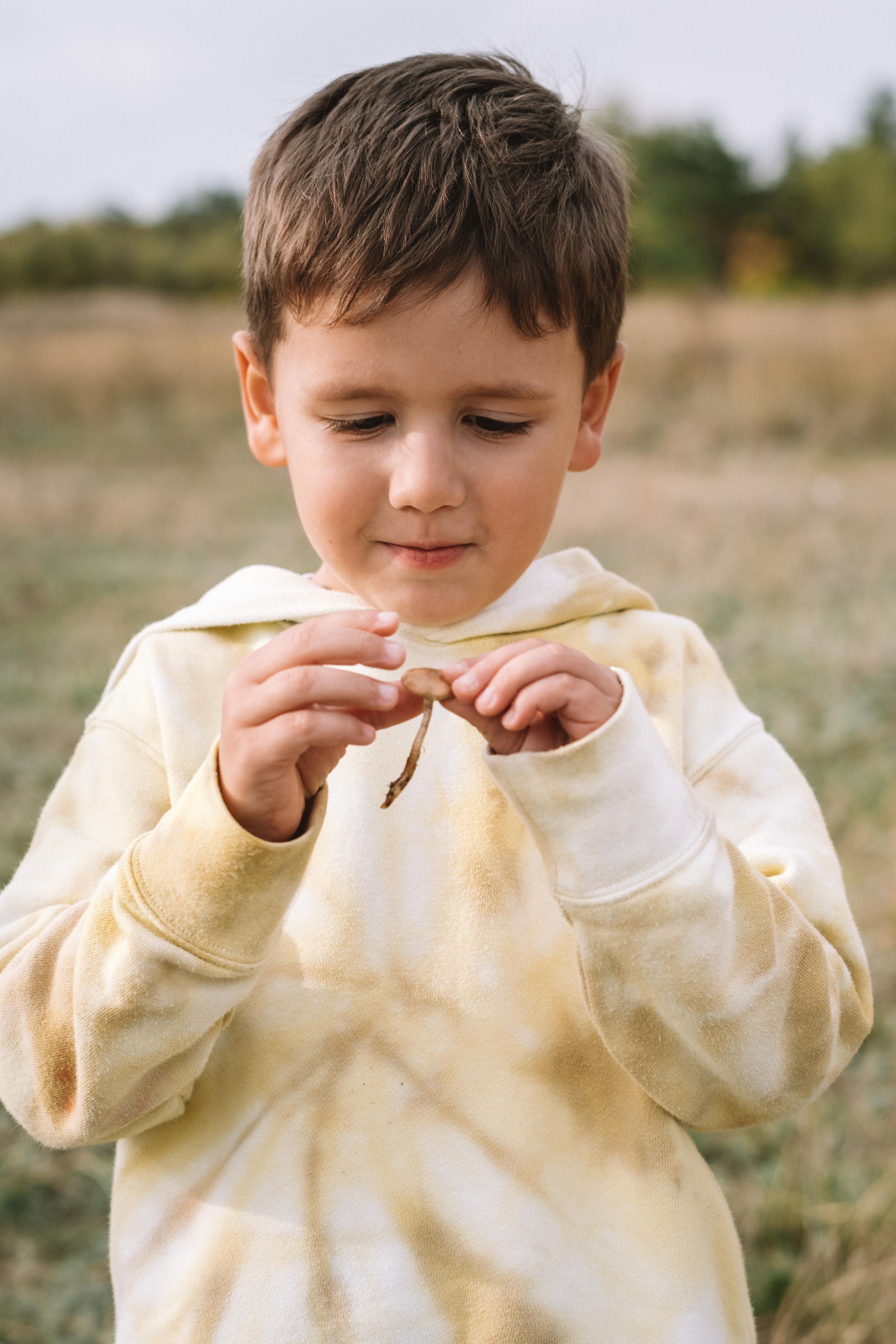 Прогулка по берегу Волги. Семейный фотограф СПб Анастасия Василь. Фотосессия на годик