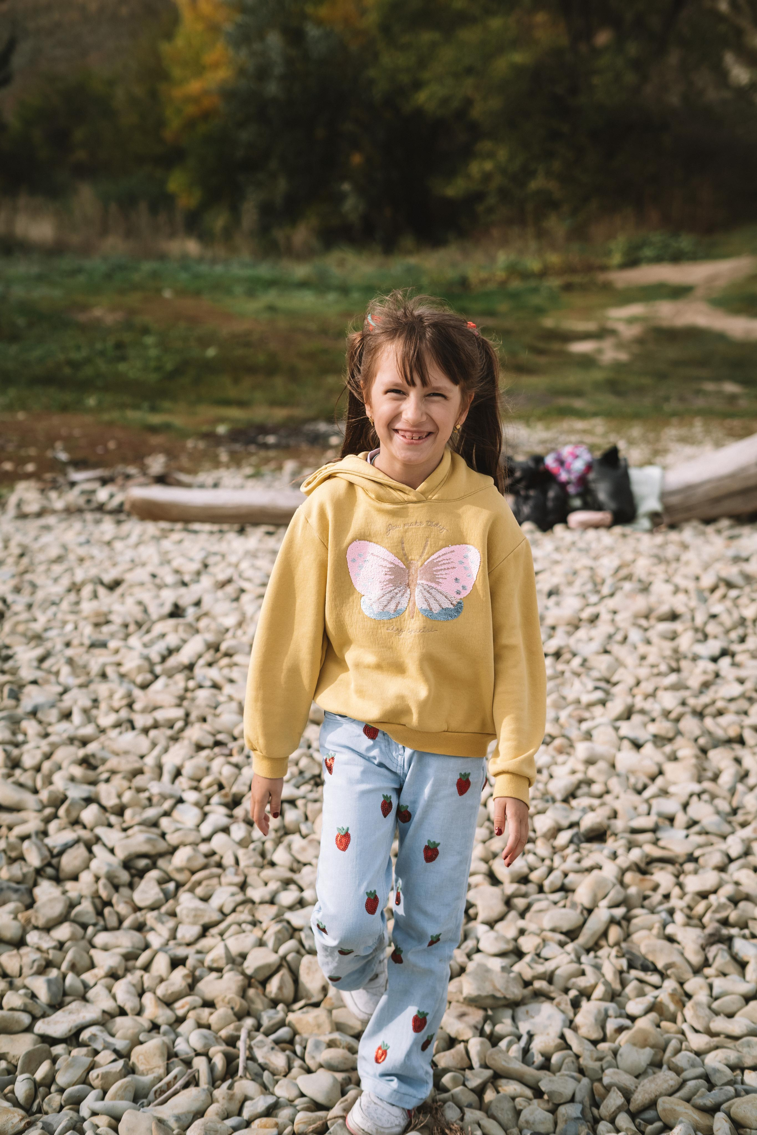 Прогулка по берегу Волги. Семейный фотограф СПб Анастасия Василь. Фотосессия на годик