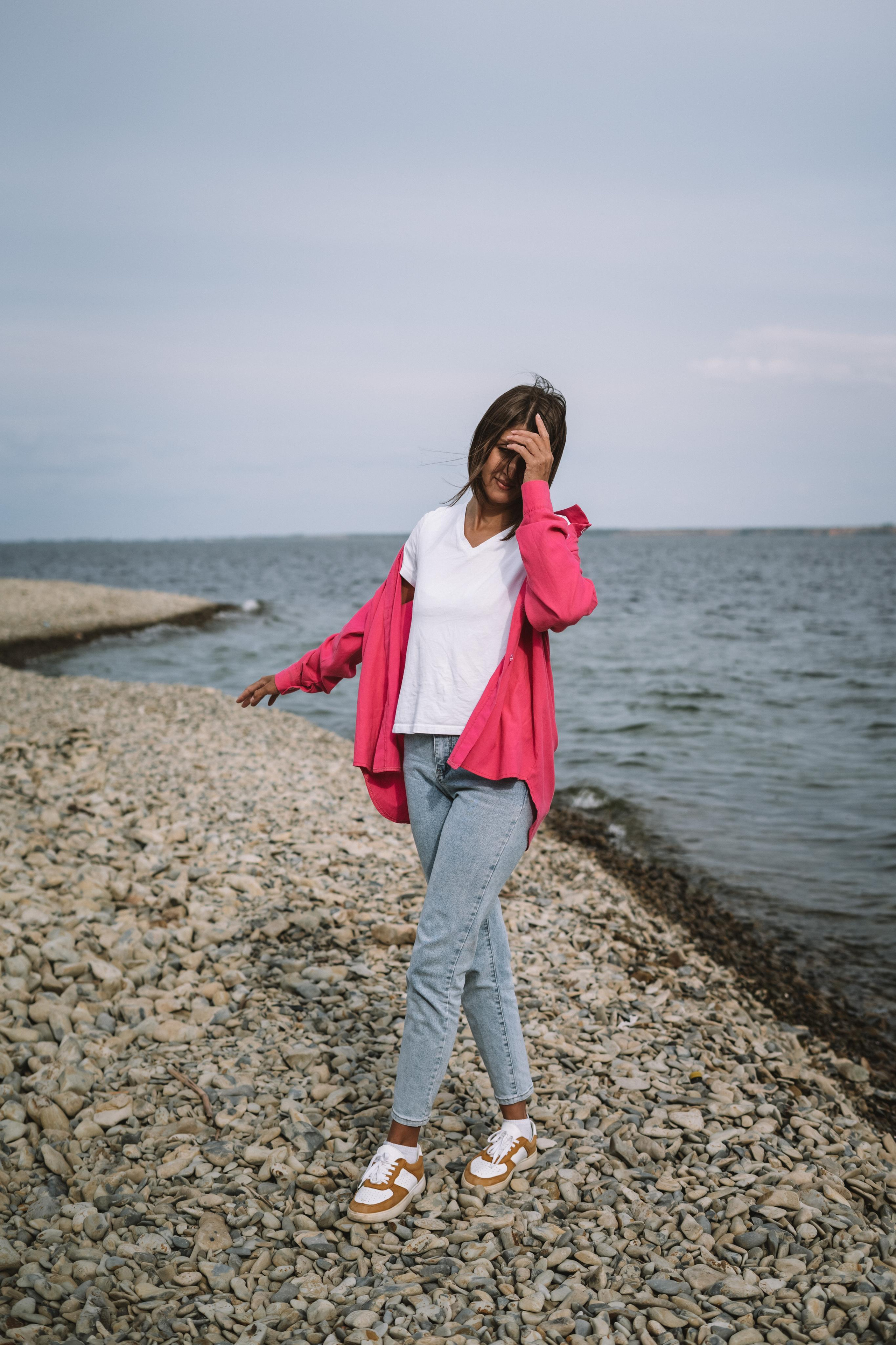 Прогулка по берегу Волги. Семейный фотограф СПб Анастасия Василь. Фотосессия на годик