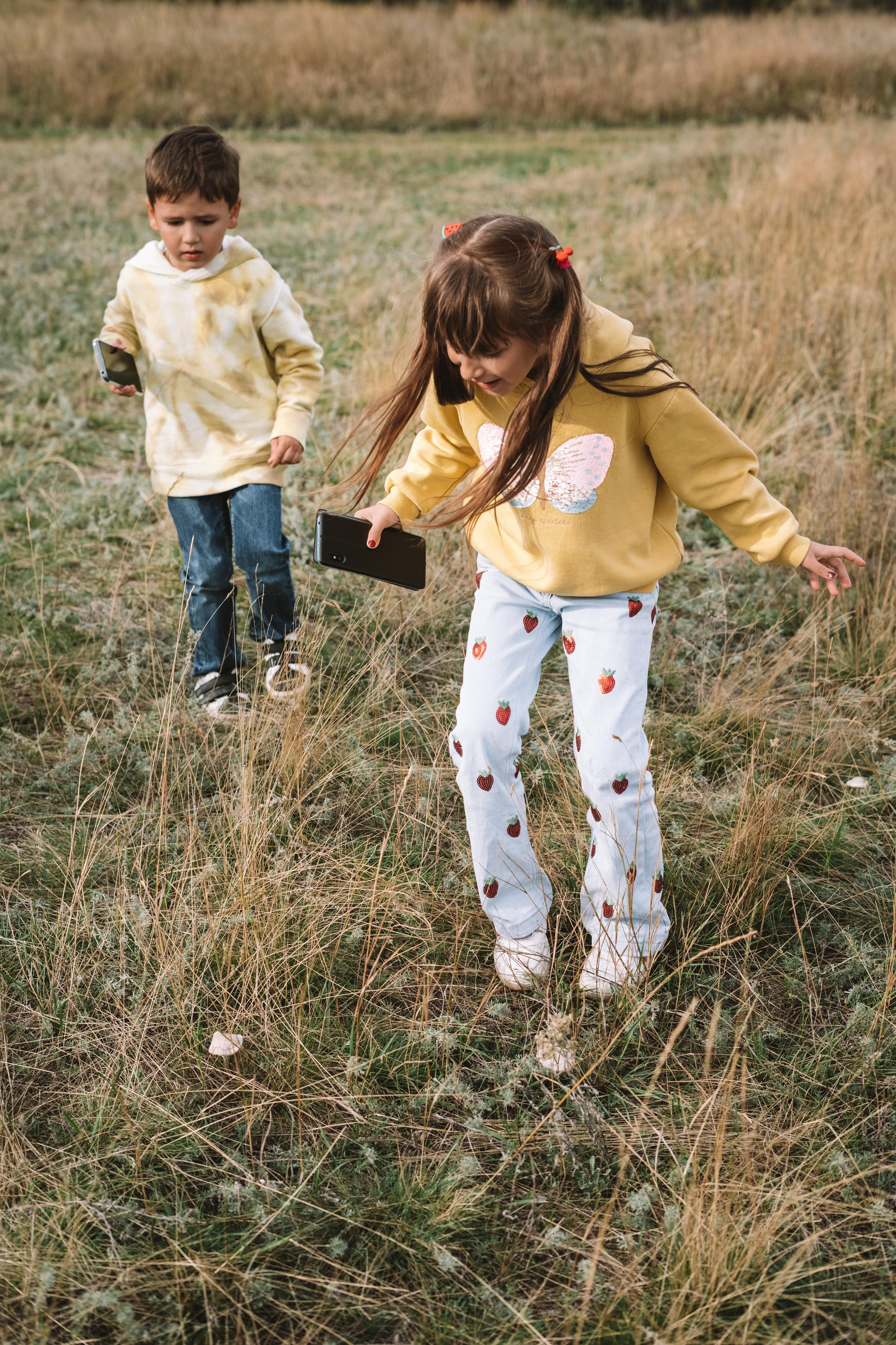 Прогулка по берегу Волги. Семейный фотограф СПб Анастасия Василь. Фотосессия на годик