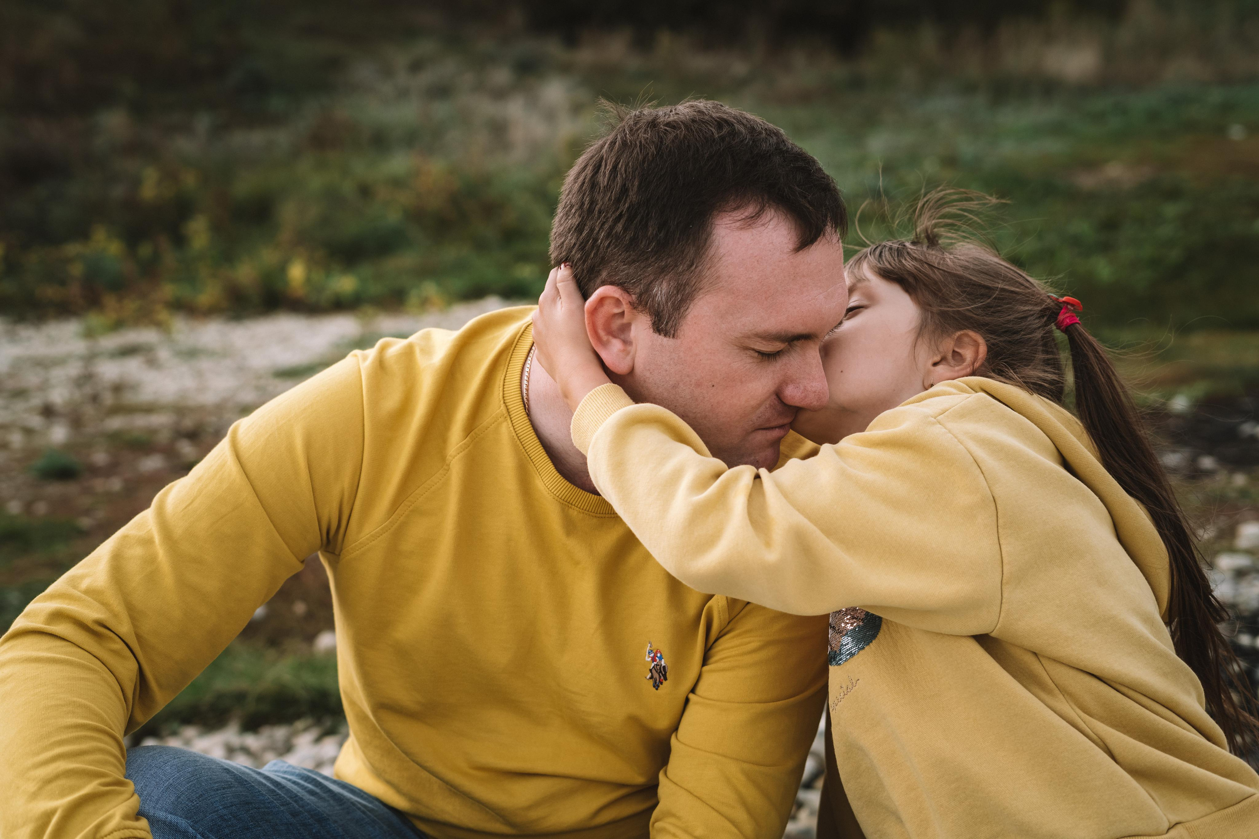 Прогулка по берегу Волги. Семейный фотограф СПб Анастасия Василь. Фотосессия на годик