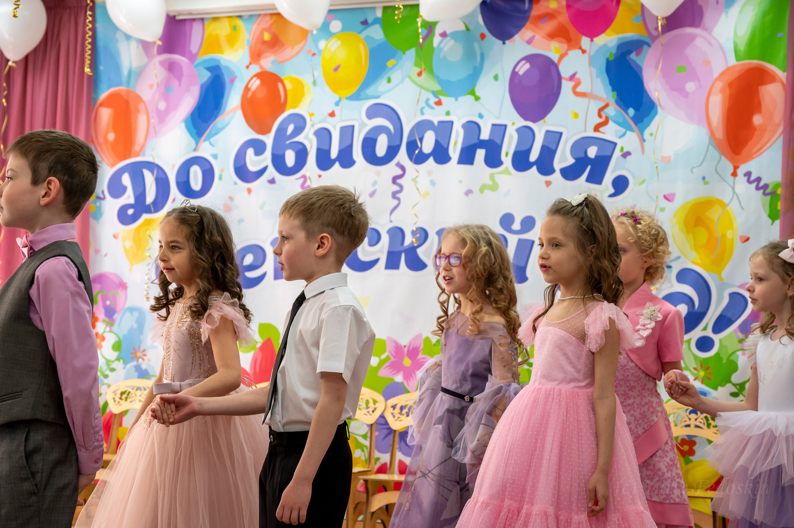 Выпускной в детском садике «Чебурашка», Королёв. Профессиональный фотограф интерьеров в Москве Юрий Федоскин
