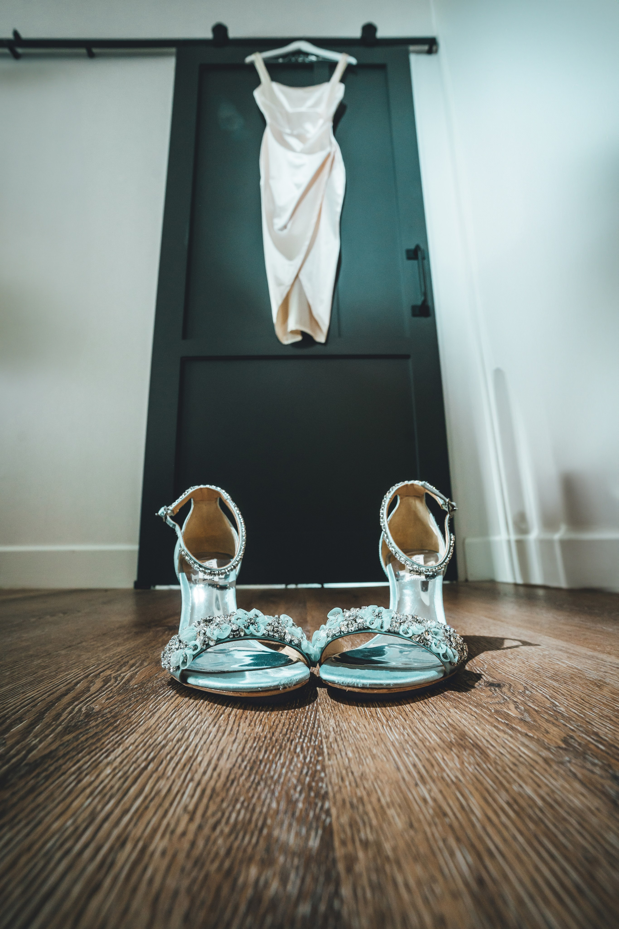 … Big day in a city. Golden Moments Editing — We do Wedding’s Retouch and Video Editing