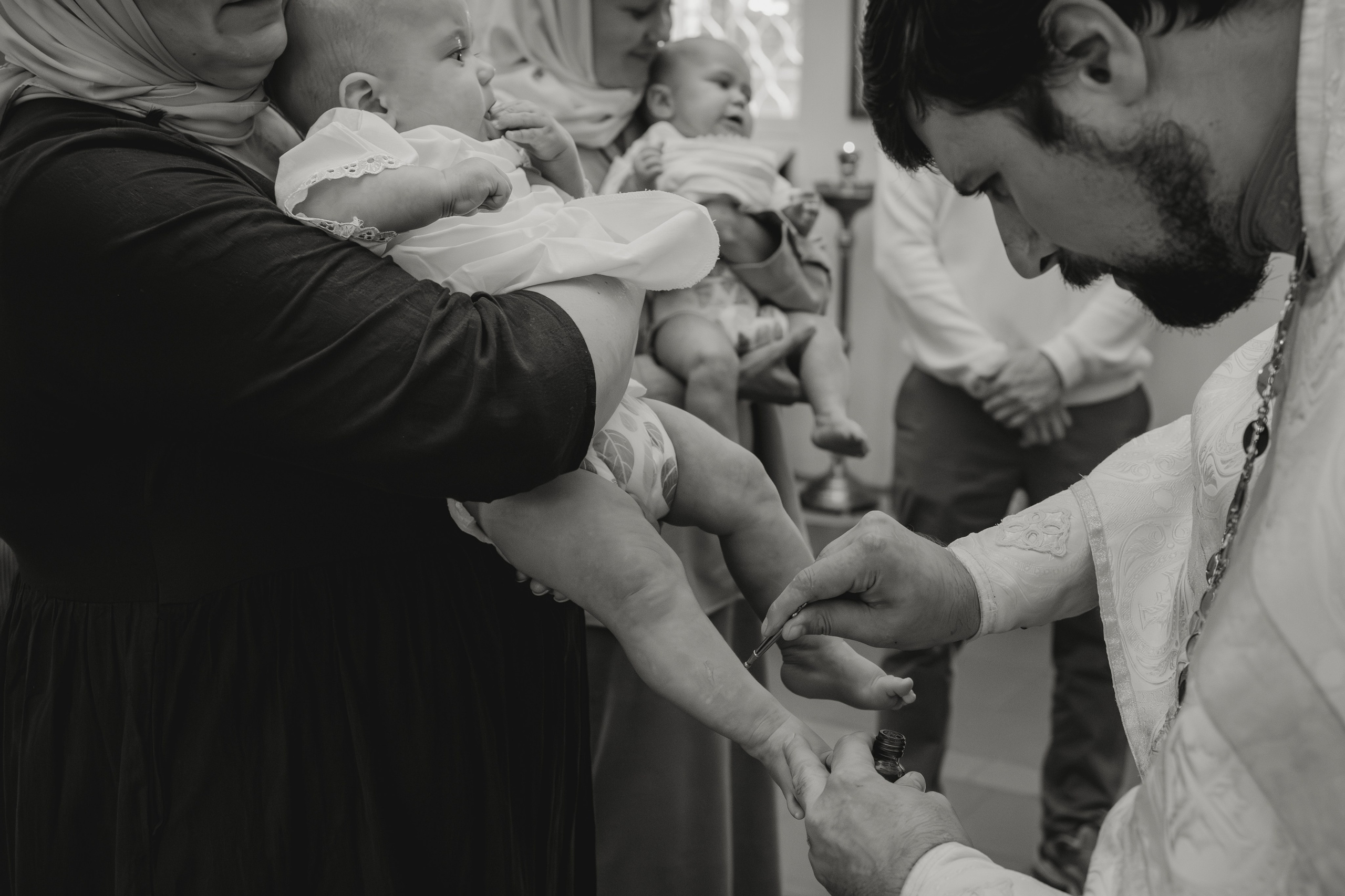 Таинство Крещения малышей в в храме Воскресения Христова, с. Трубино (Калужская обл.). Надежда Стар семейный и церковный фотограф в Жукове и Калужской области