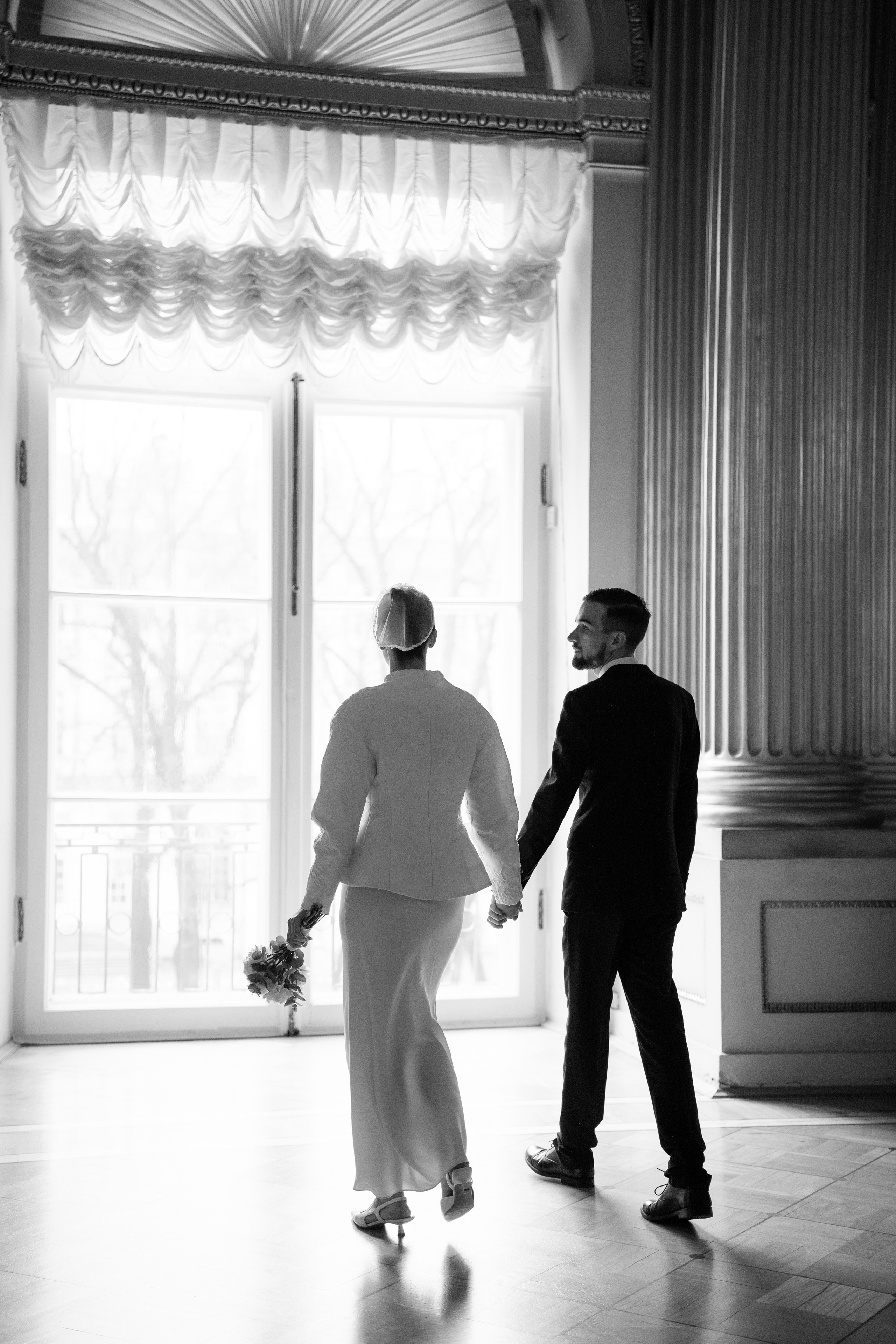 Свадебная фотосессия в Апреле в Петербурге. Свадебный фотограф Александр Невский в Санкт-Петербурге