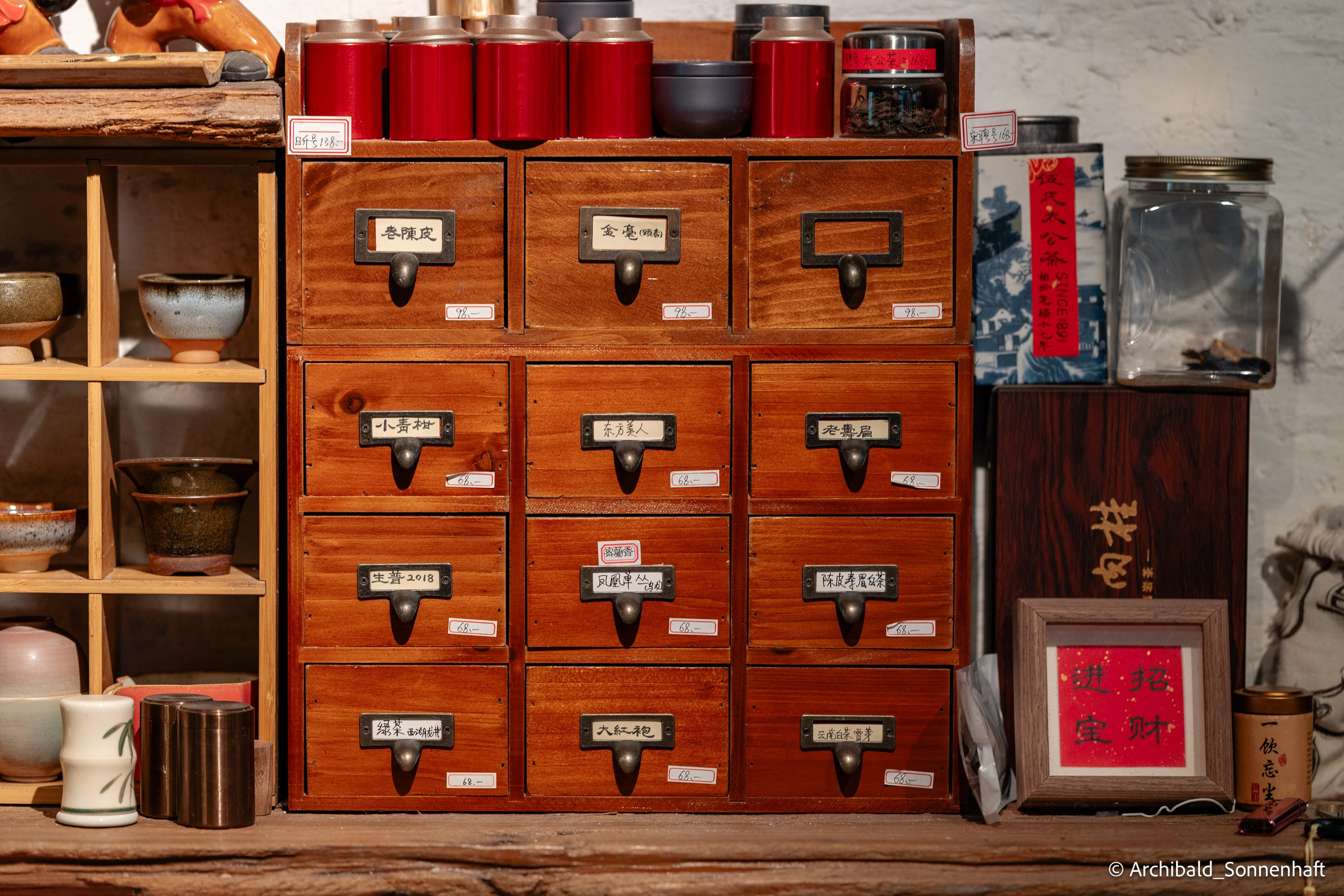 Walking in GZ, sunday. Photographer in Guangzhou, China. Archibald Sonnenhaft