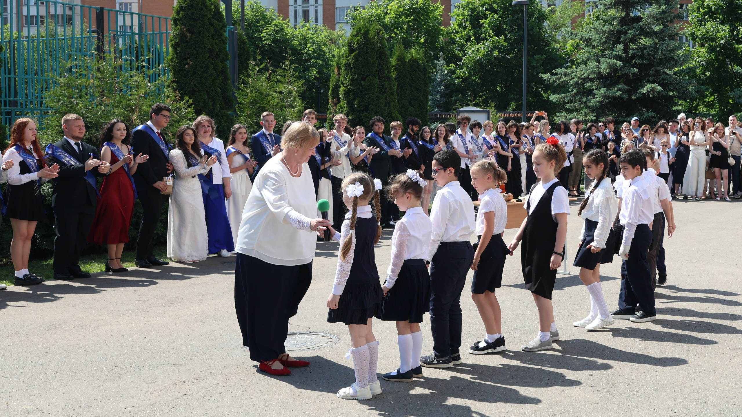 Выпускной в жизнь. Школьные выпускные альбомы в Москве Марина Николаева