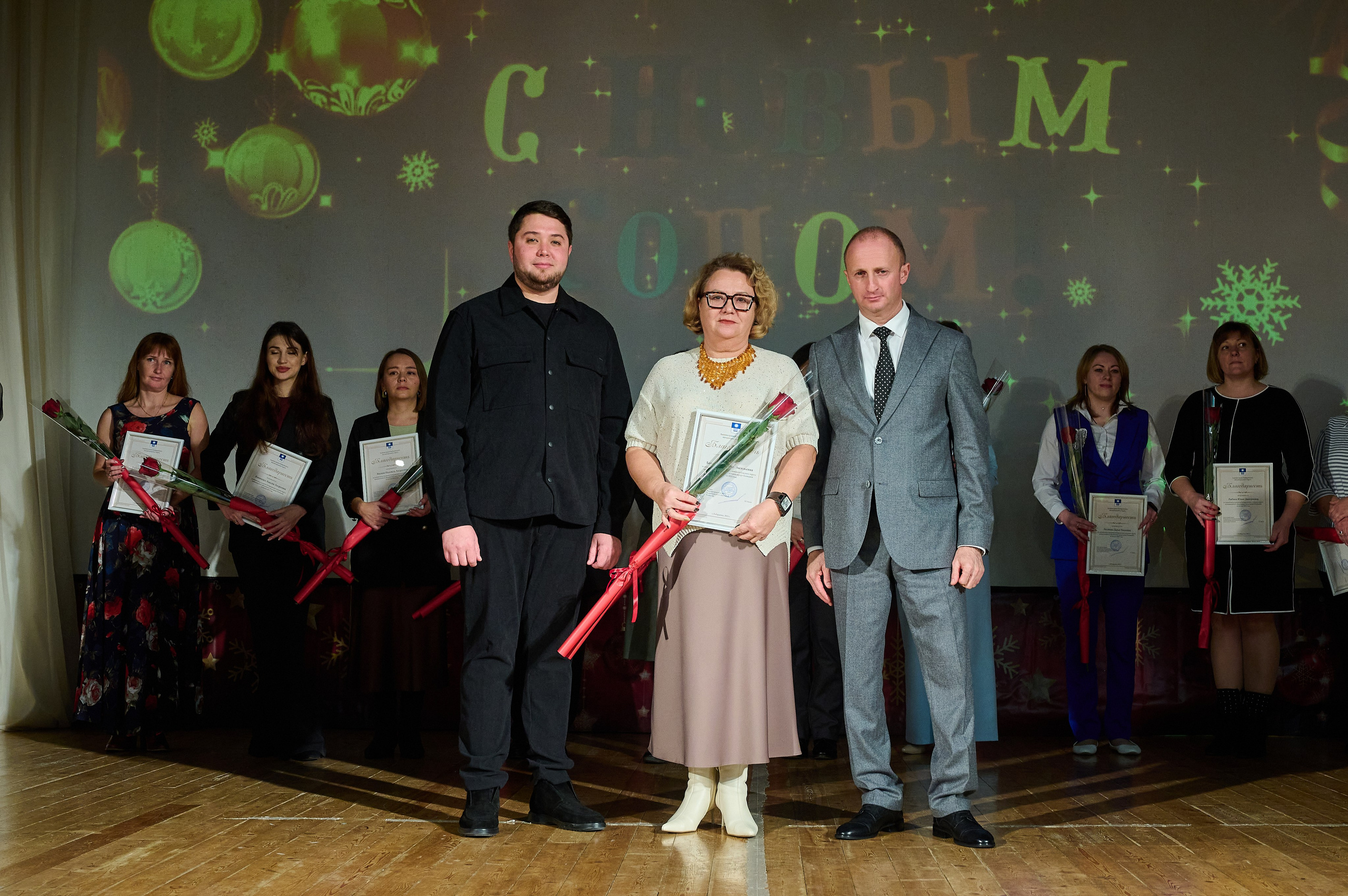 Концерт НГ В ДК. Жизнь курорта Кабардинка в фотографиях