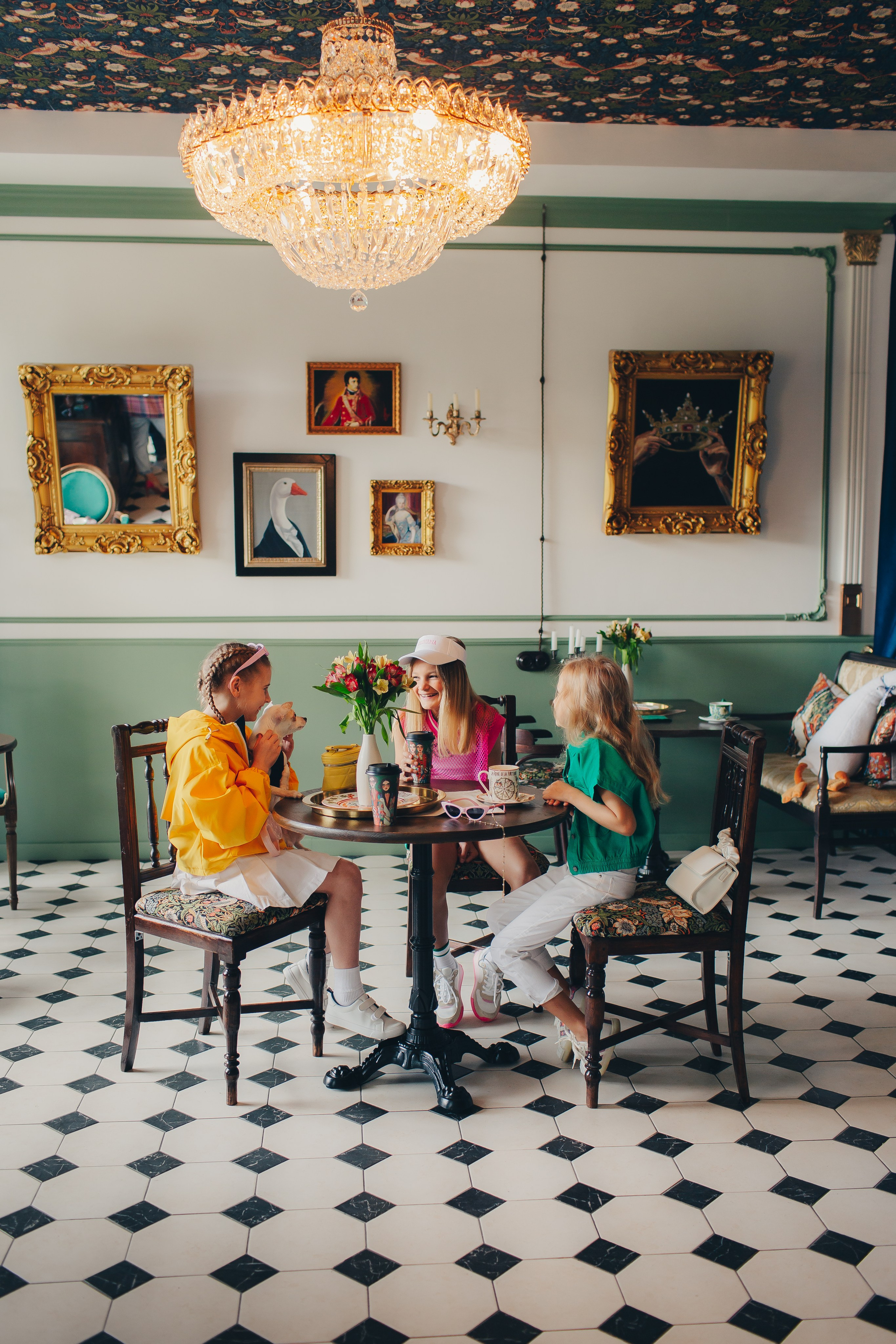 Съёмка подружками в кафе. Фотограф Евгения Мальцева, Архангельск