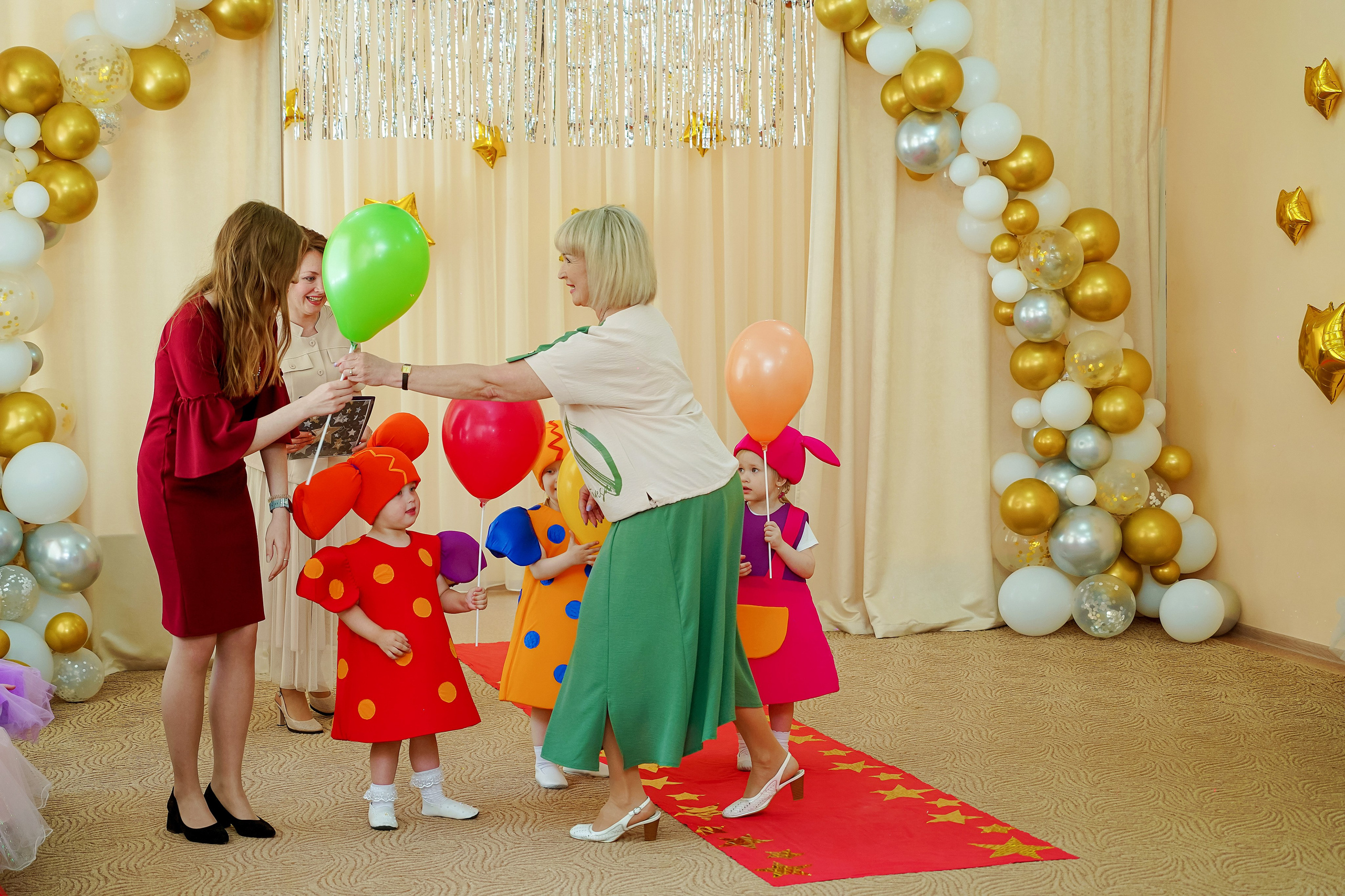 Фотосъемка видеосъёмка фотограф видеооператор новогодних утренников  в. Фотограф, видеооператор Нина Коршунова