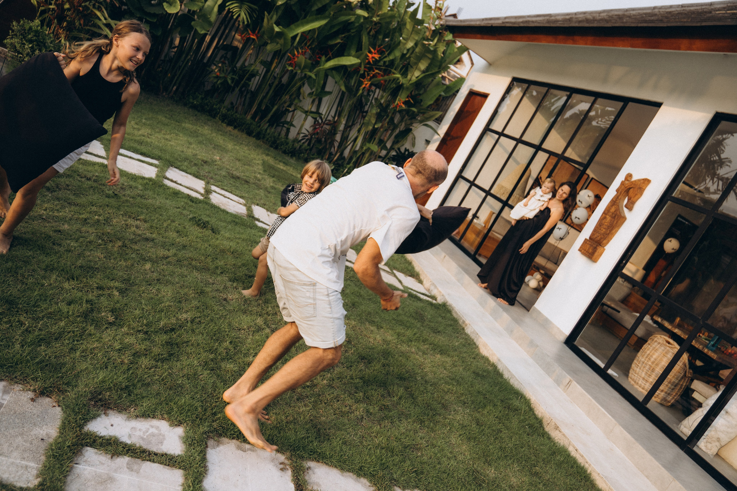 Gleb, Ira, Sonya, Kirill & Leya. Olga Antipova — photographer