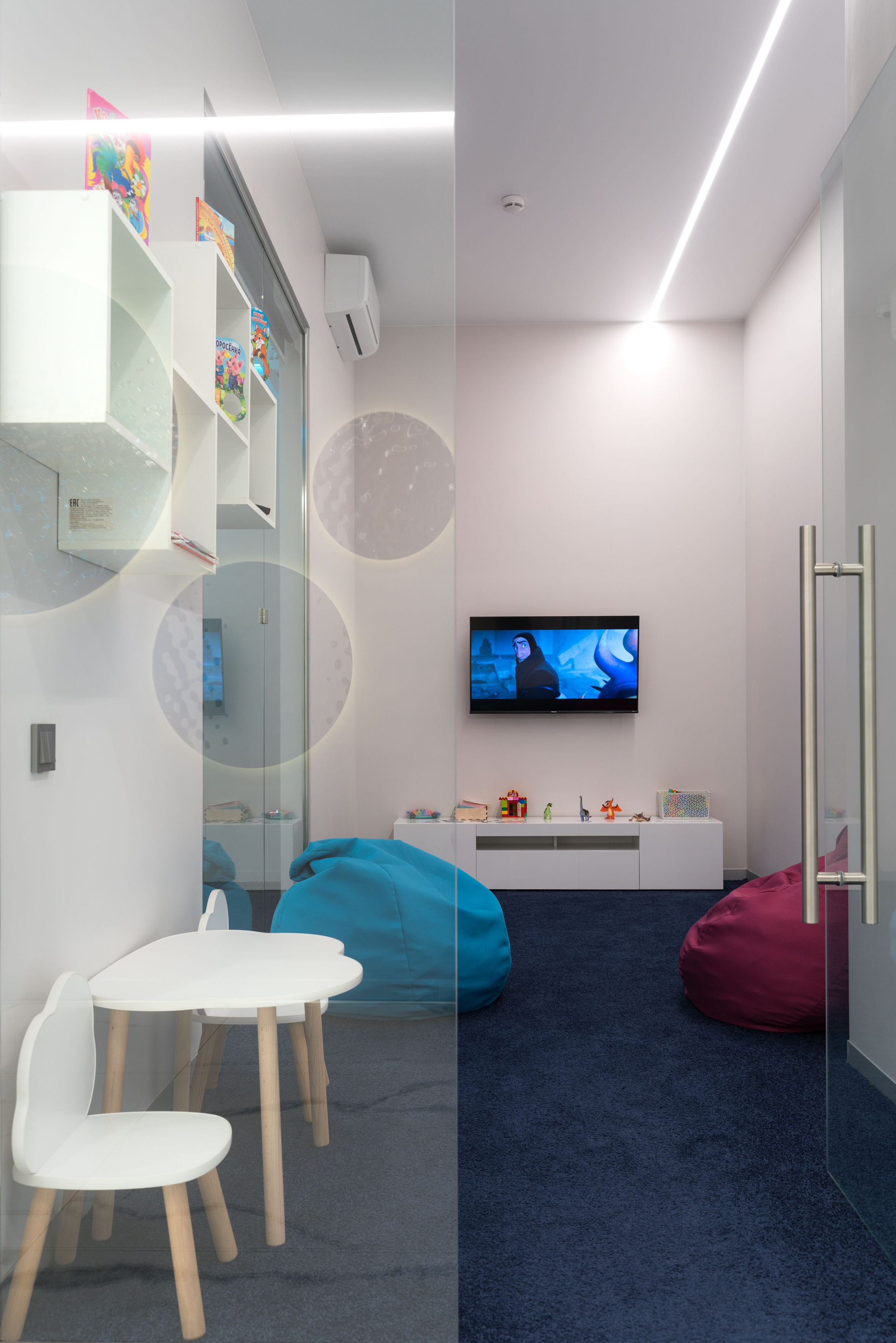 Дизайн интрьера стоматологической клиники «Da Vinci». Архитектурно-дизайнерское бюро ROOMS