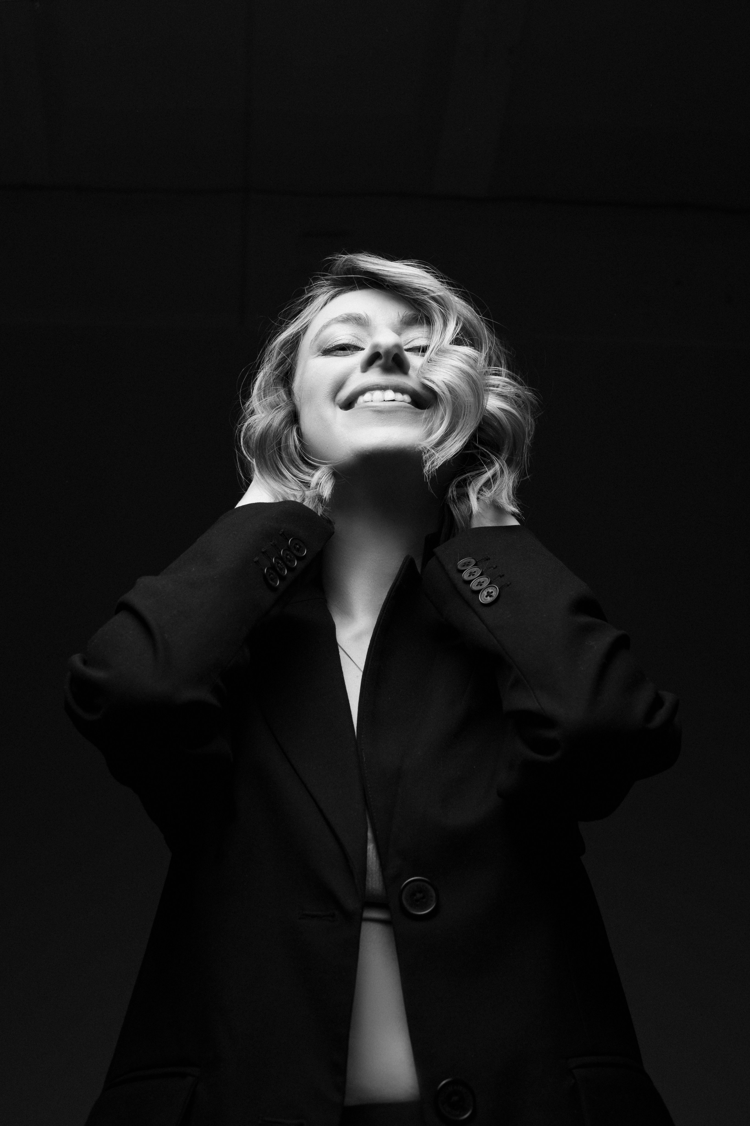 Вера ЧБ на циклораме. Фотограф в Москве Ольга Сатони