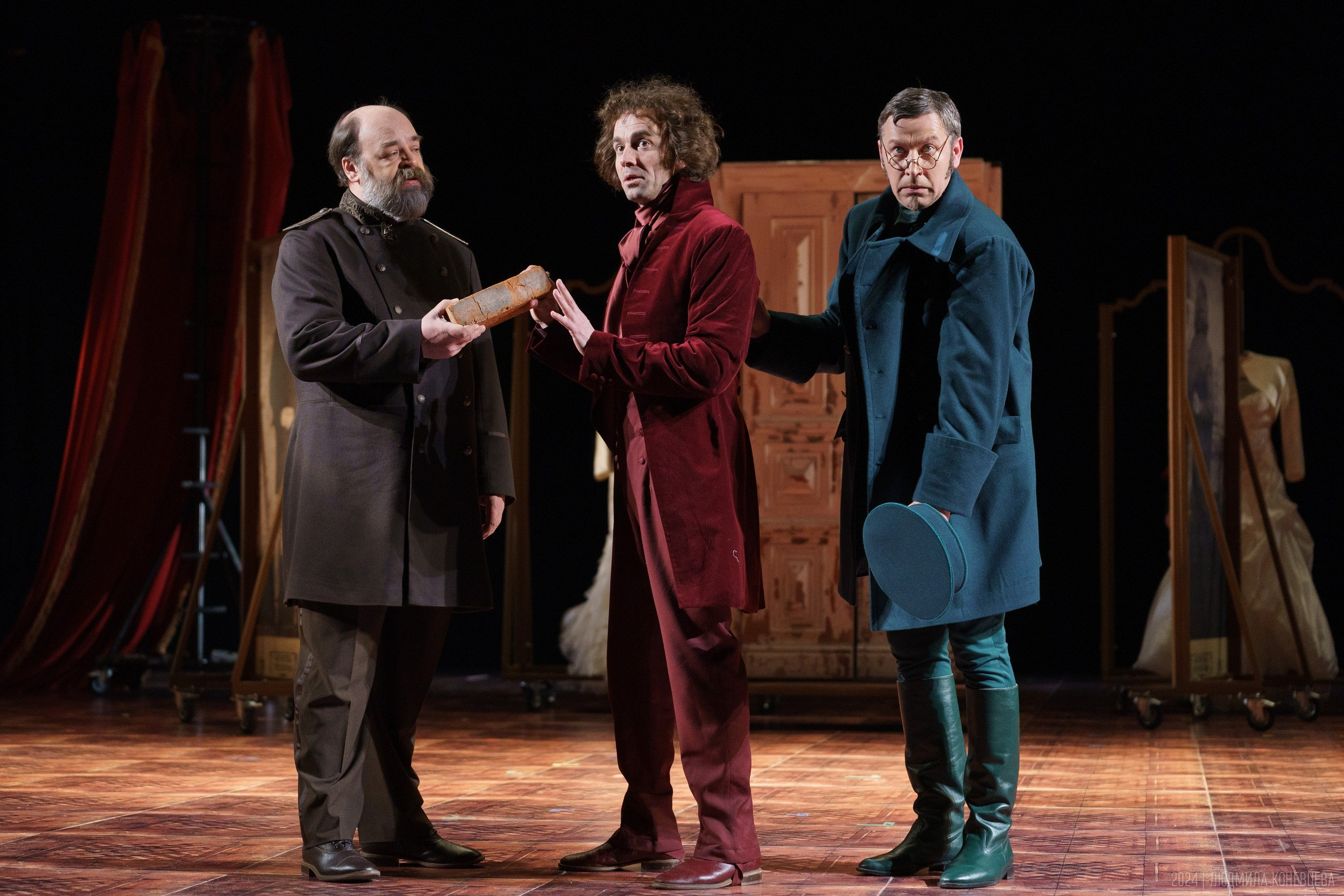 Мастерская Фоменко. «Совер­шенно Неве­ро­ят­ное Со­бы­тие». Постановка Евгений Каменькович. Театральная фотография