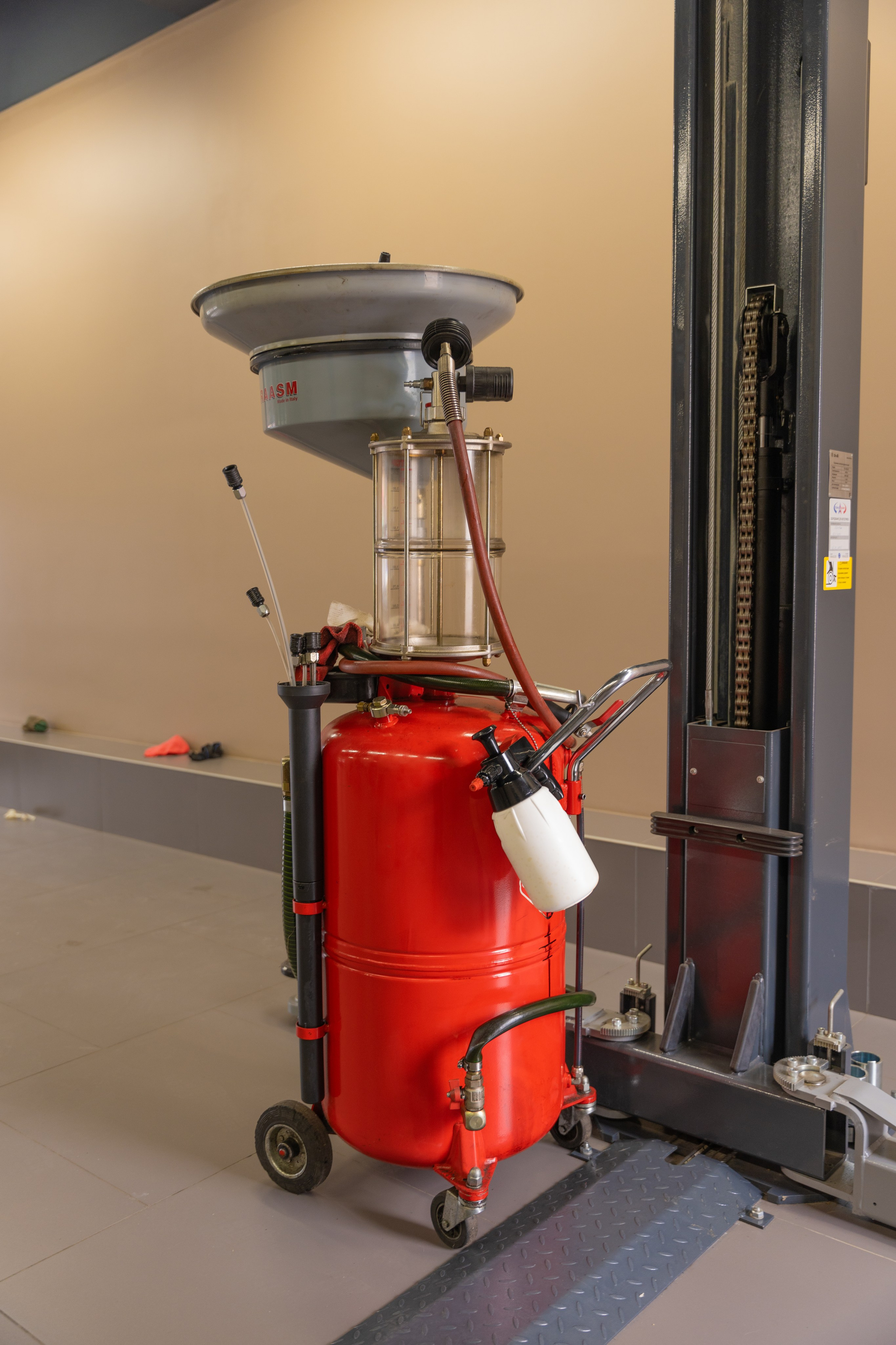 Интерьерная фотосъемка автосалона Elrus в Краснодаре. Zeekr, LiXiang Профессиональная фотосъемка интерьера премиум-автосалона в Краснодаре. Шедевры для Вас! Фотограф и Видеограф в Краснодаре Пахиев Руслан