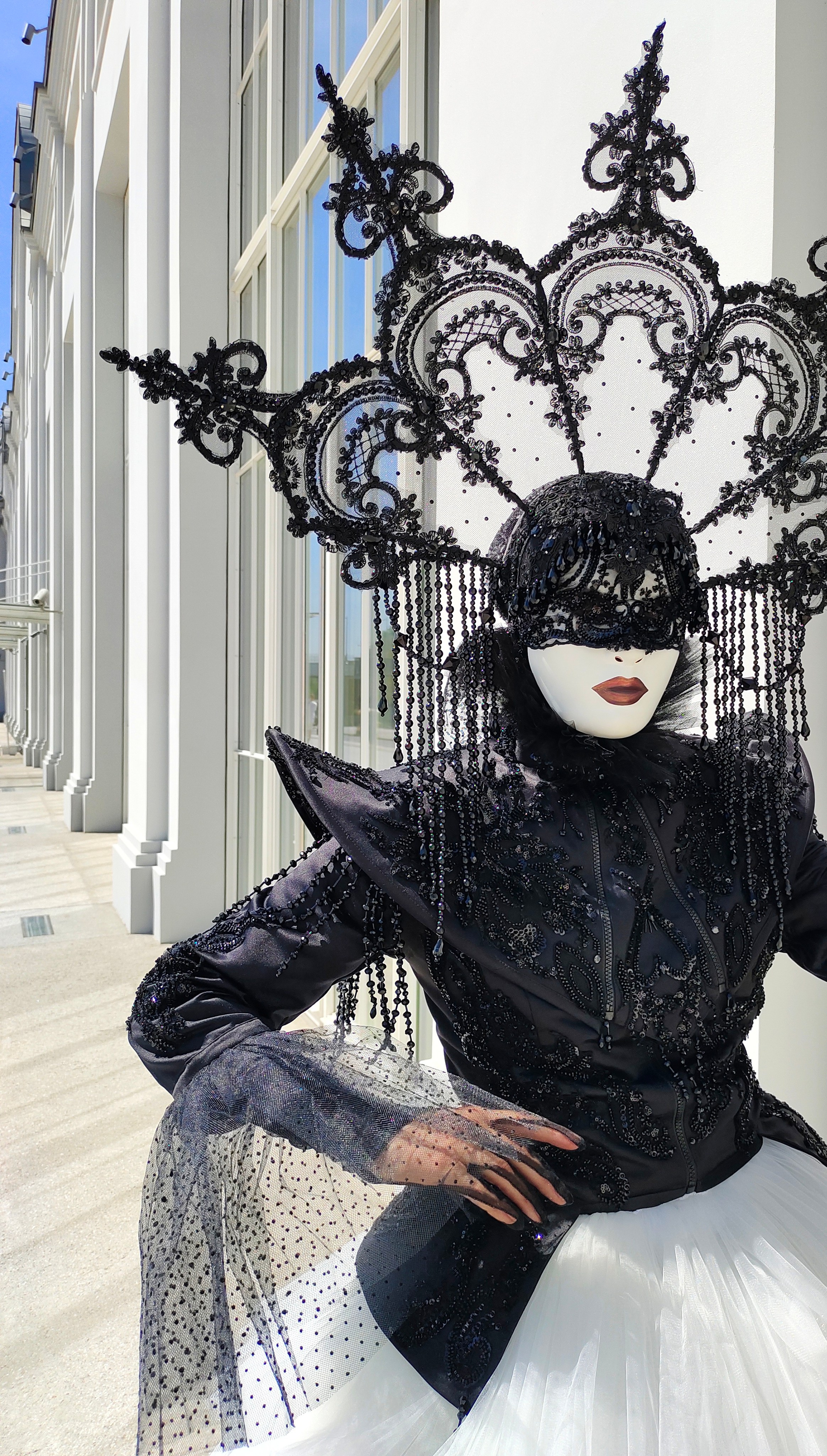 Персонаж Сажа. Мимы и Ходулисты на встречу гостей. Москва