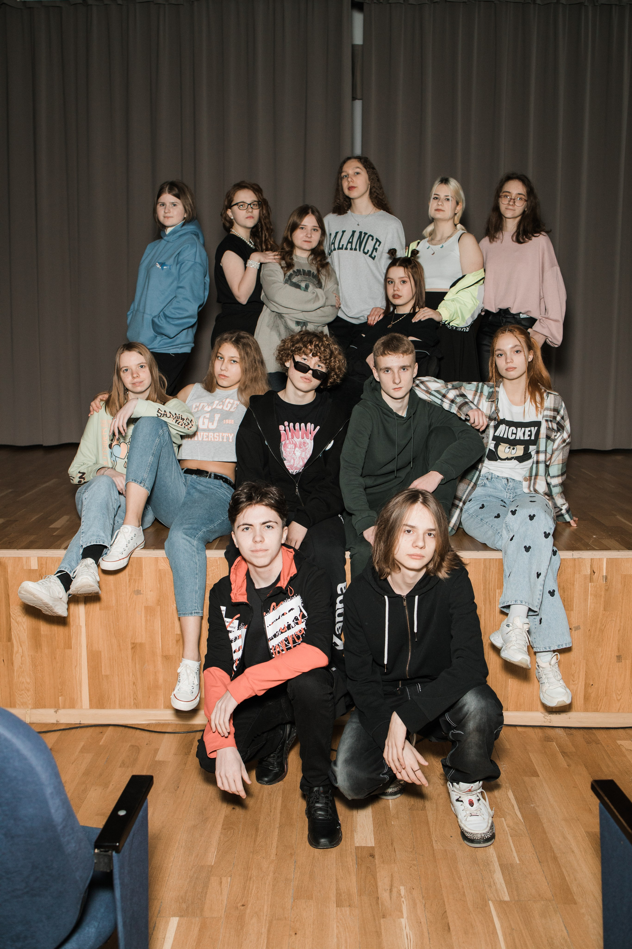 Современная фотосессия для выпускников 9 классов. Выпускные альбомы в Серпухове