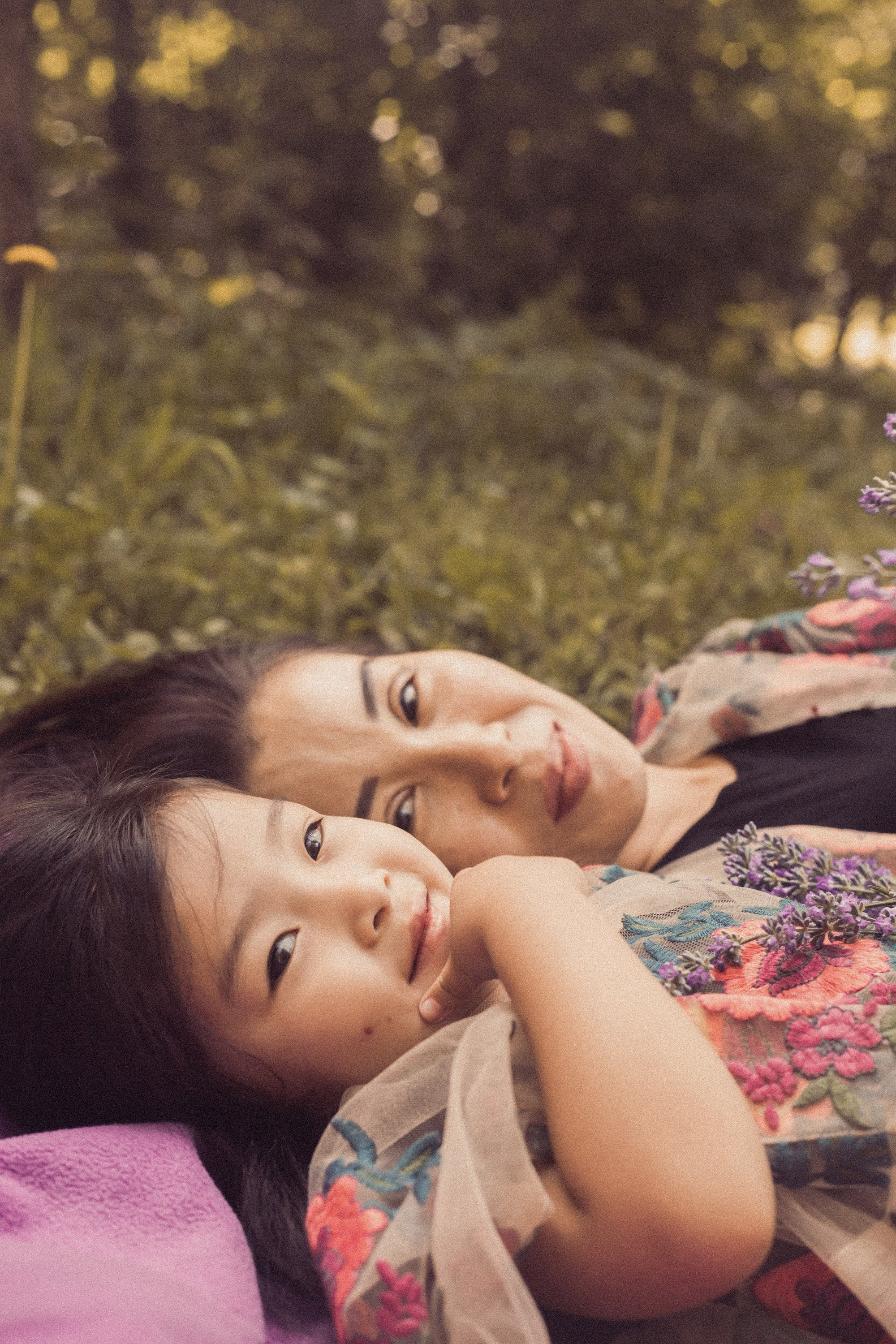 Летняя прогулка мамы и дочери. Фотограф Наталья Гончарова. Снимаю живые портреты в Алматы