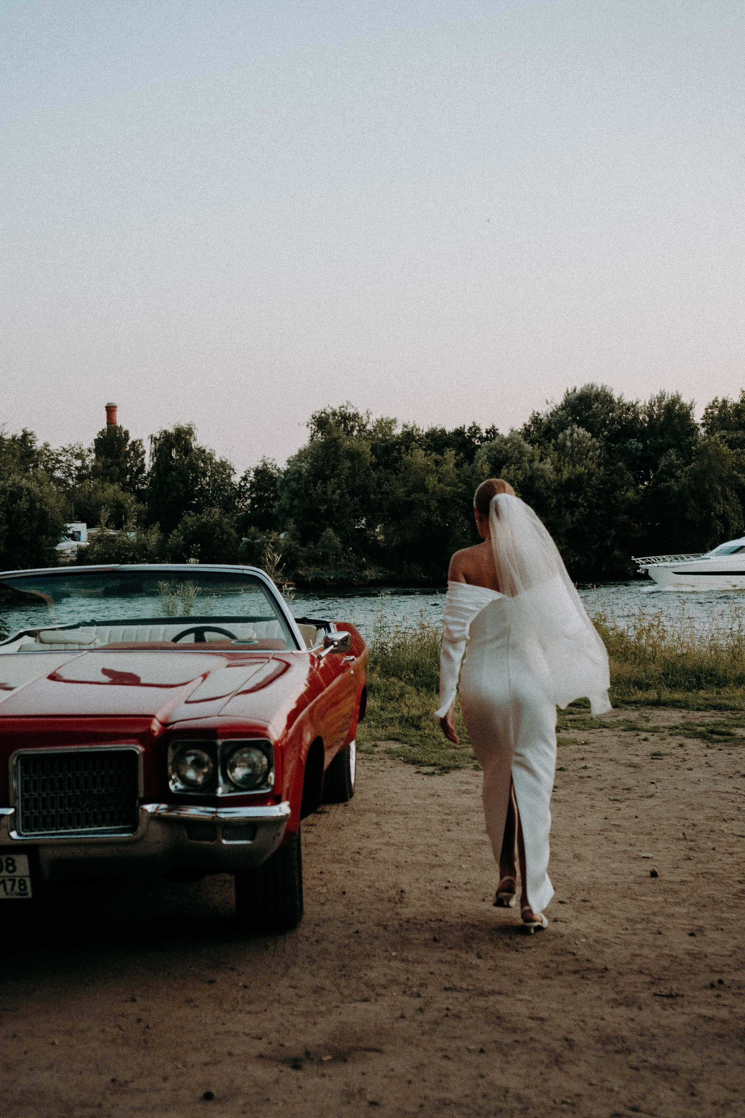 СВАДЕБНАЯ СЬЕМКА ВОЗЛЕ МСОТА БЕТАНКУРА НА КАБРИОЛЕТЕ. Профессиональный фотограф, Санкт-Петербург — Виктория Богомолова