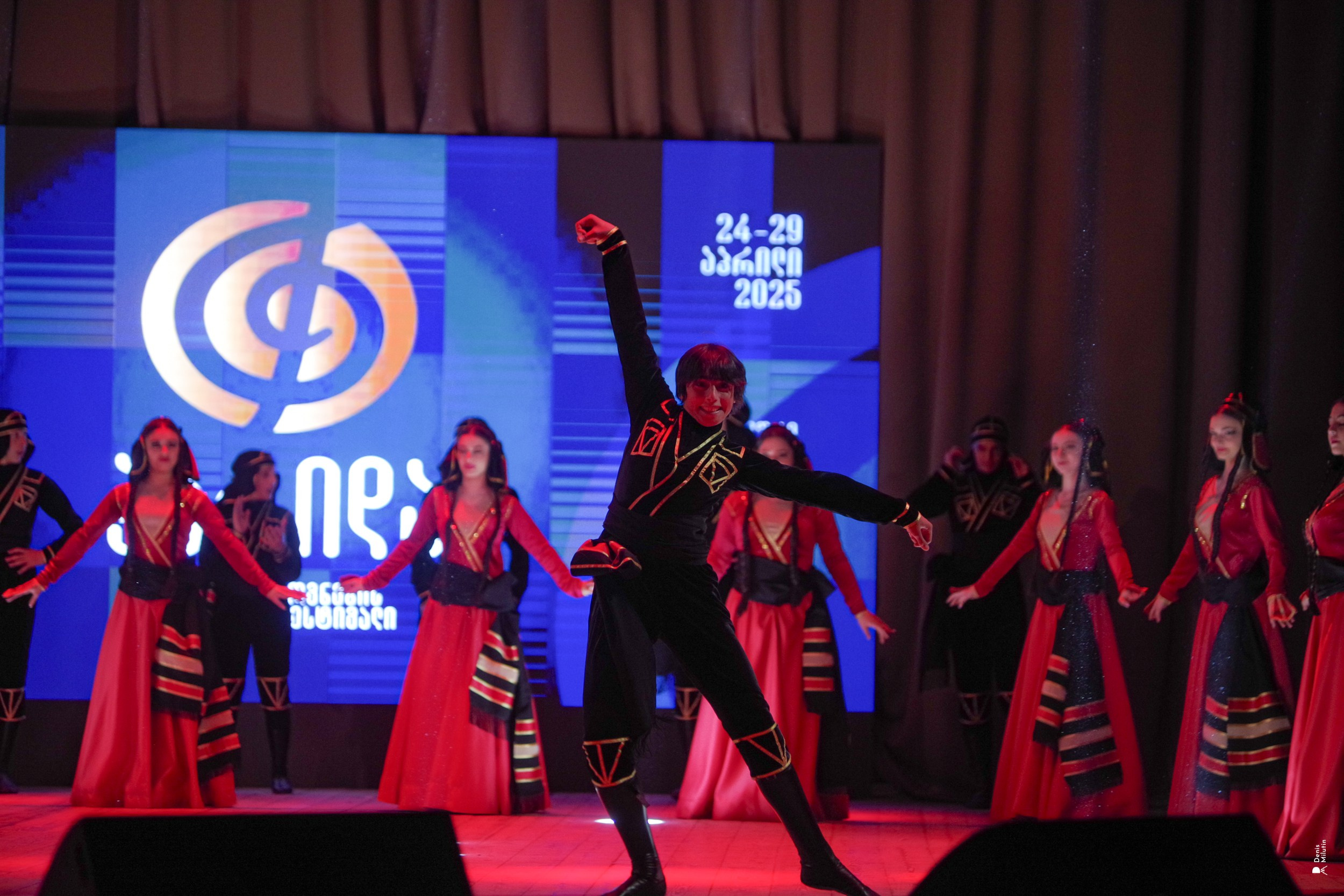 Танцы в Хоби. Портретный фотограф Денис Милютин