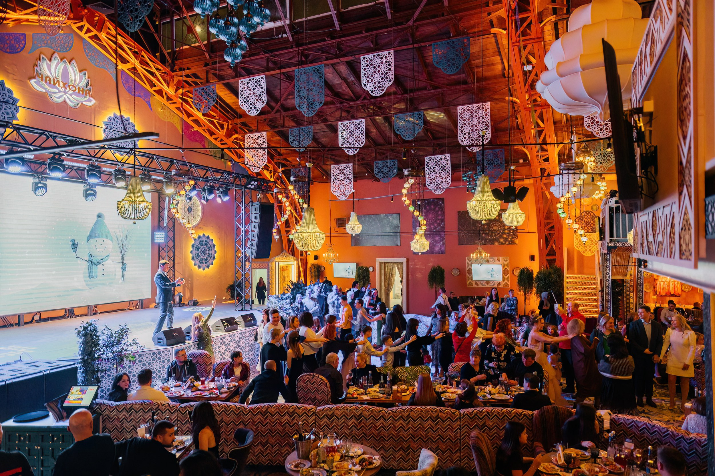 Новогодняя ночь 2024 в ресторане Чайхона ВО. Коммерческий фотограф в Санкт-Петербурге Анна Кобзарь