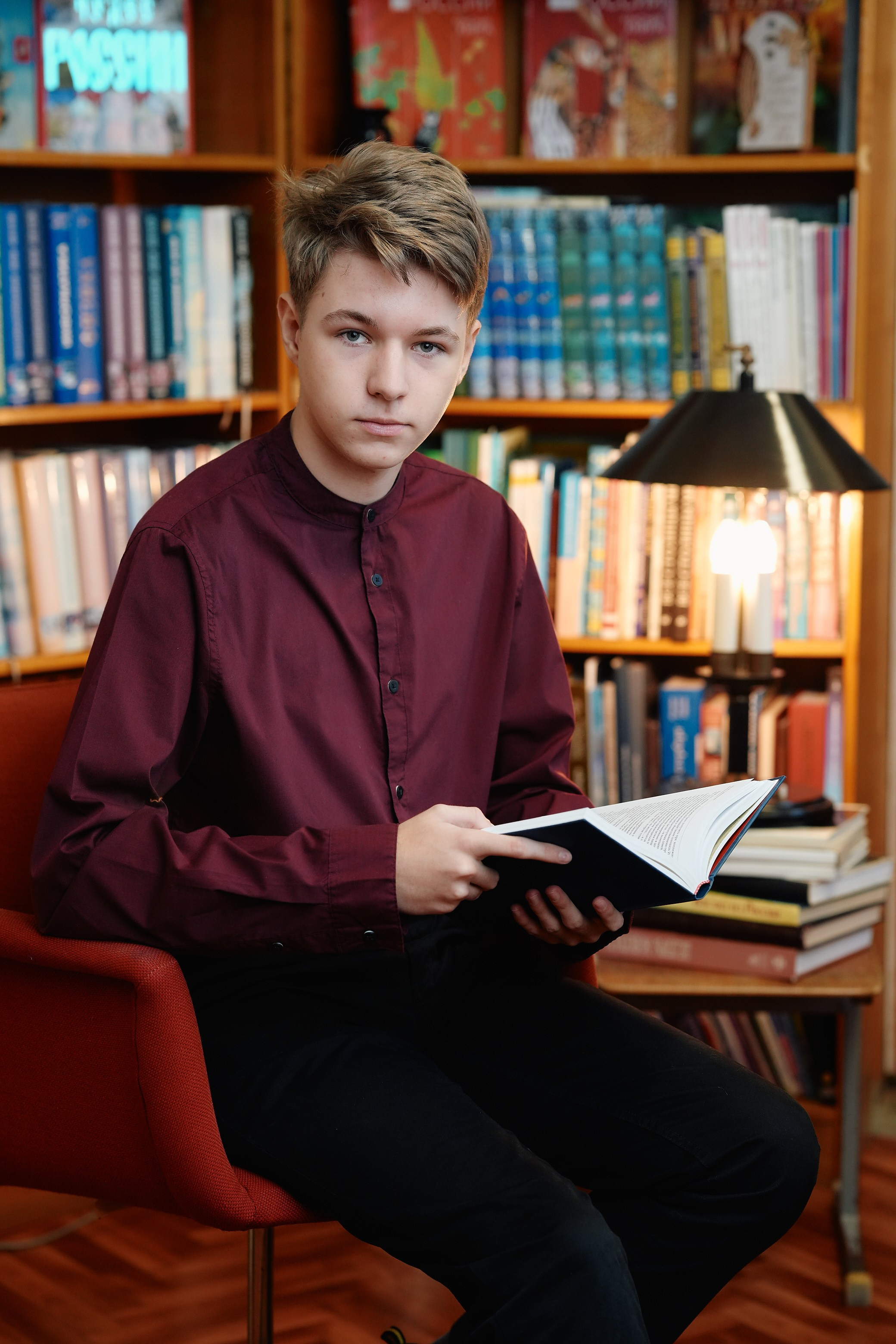 ФОТОСЕССИЯ В ШКОЛЬНОЙ БИБЛИОТЕКЕ. Школьная фотография в Санкт-Петербурге, выпускные альбомы, фотосессии