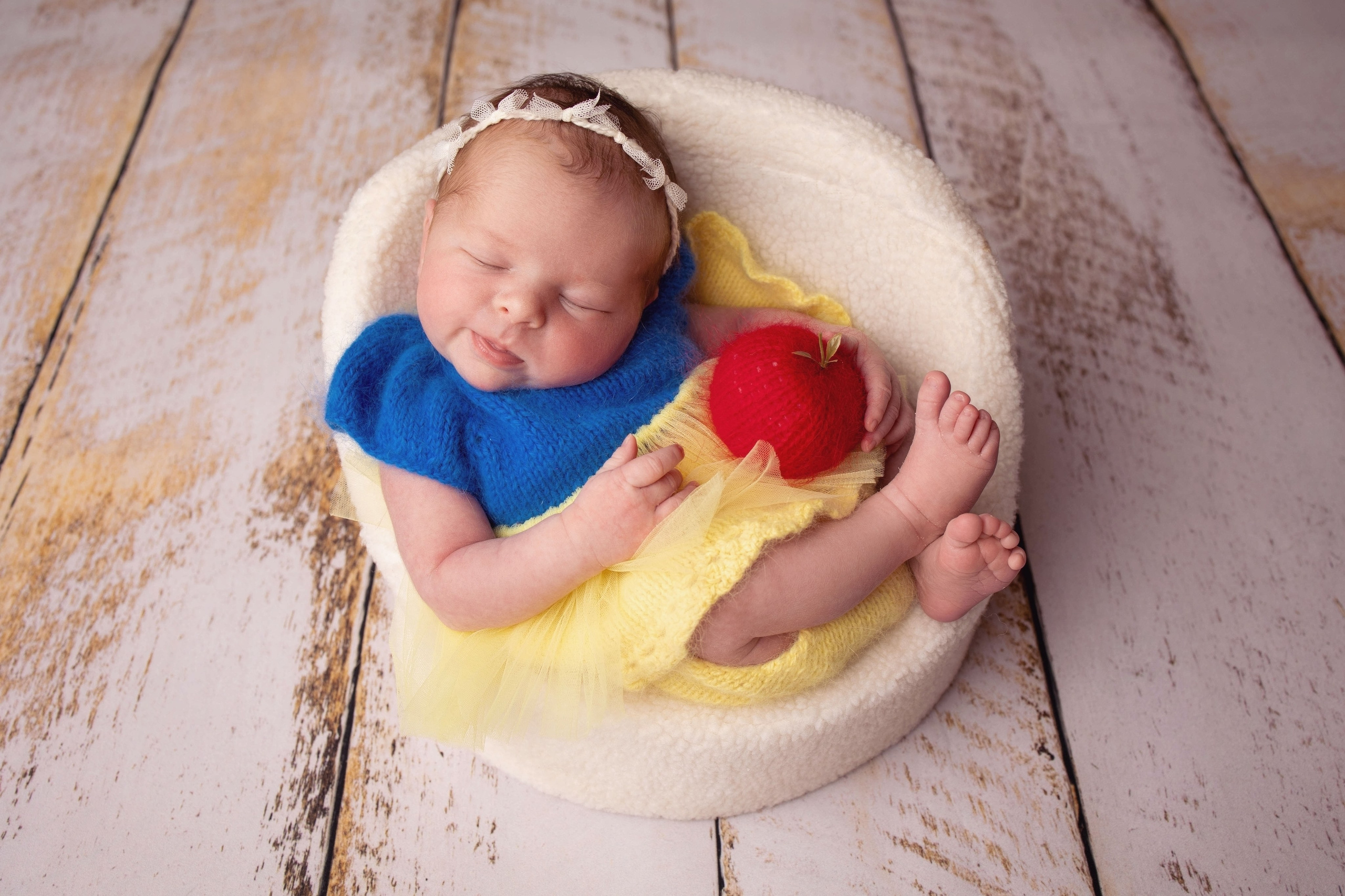 Нежная и милая фотосессия первых дней жизни Вашего ребенка в Минске. Фотограф новорождённых Минск — стоимость newborn фотосессии в Минске