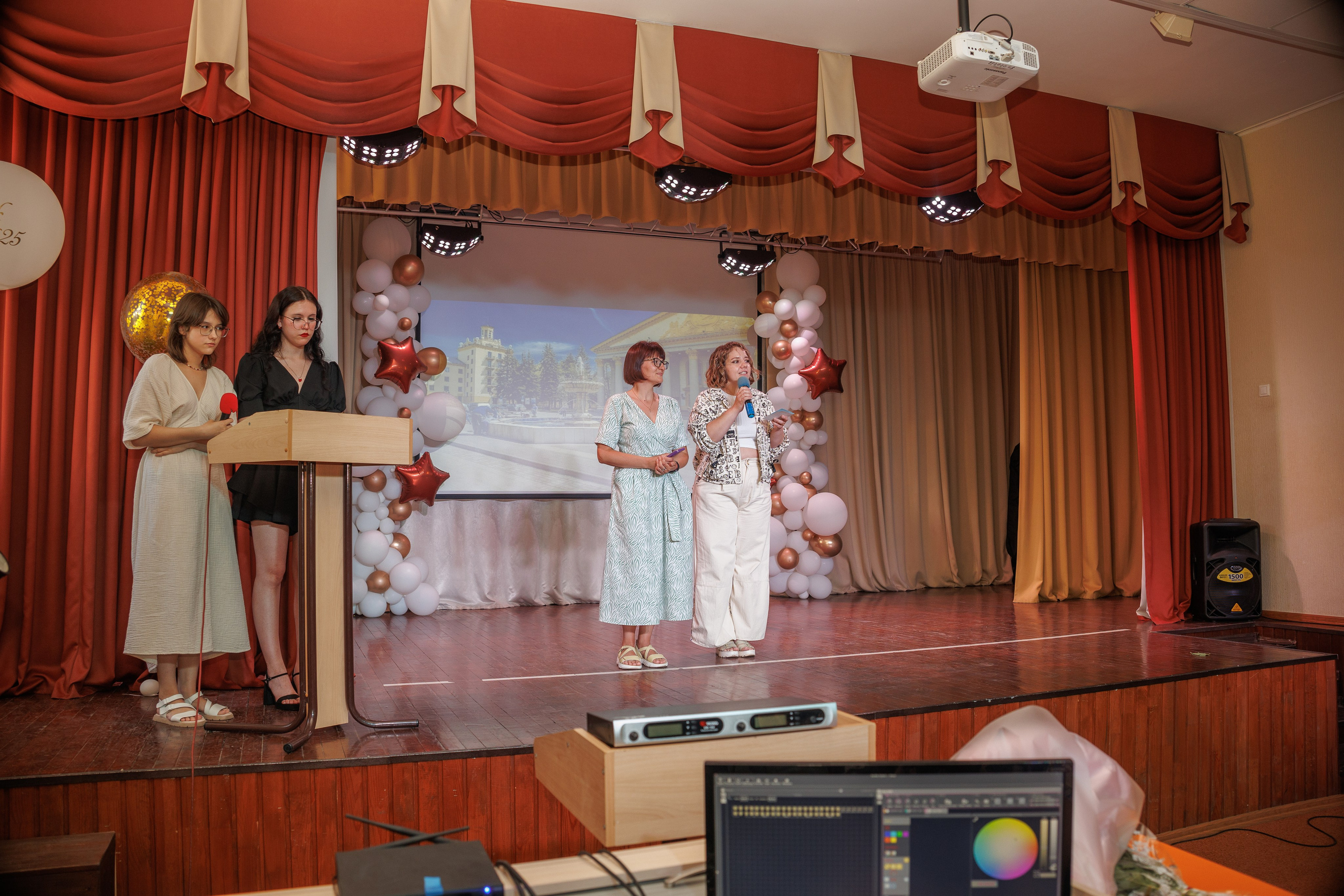 Вручение аттестатов. Свадебный и семейный фотограф в Новосибирске Ирина Дорошкова