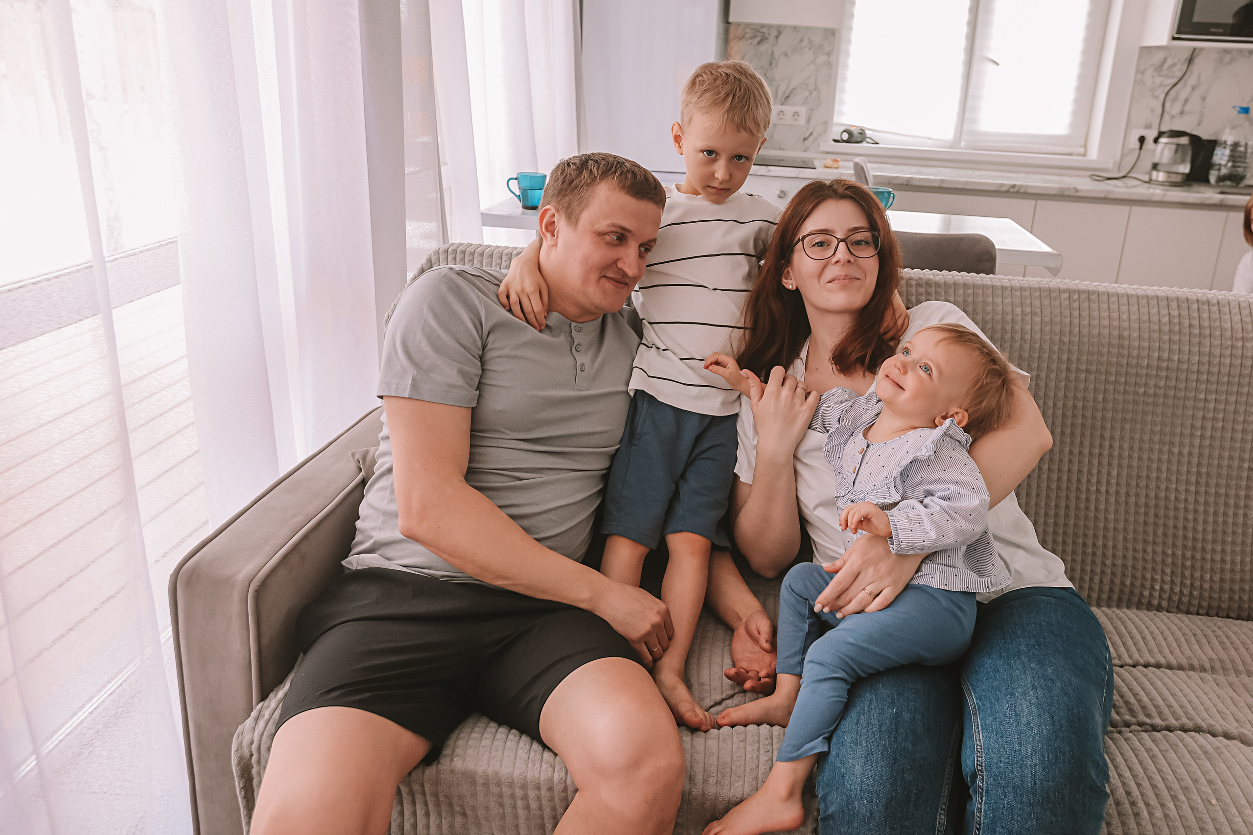 Семейная в домике (репортаж). Семейный фотограф Тюмень, фотограф на роды Салмина Мария