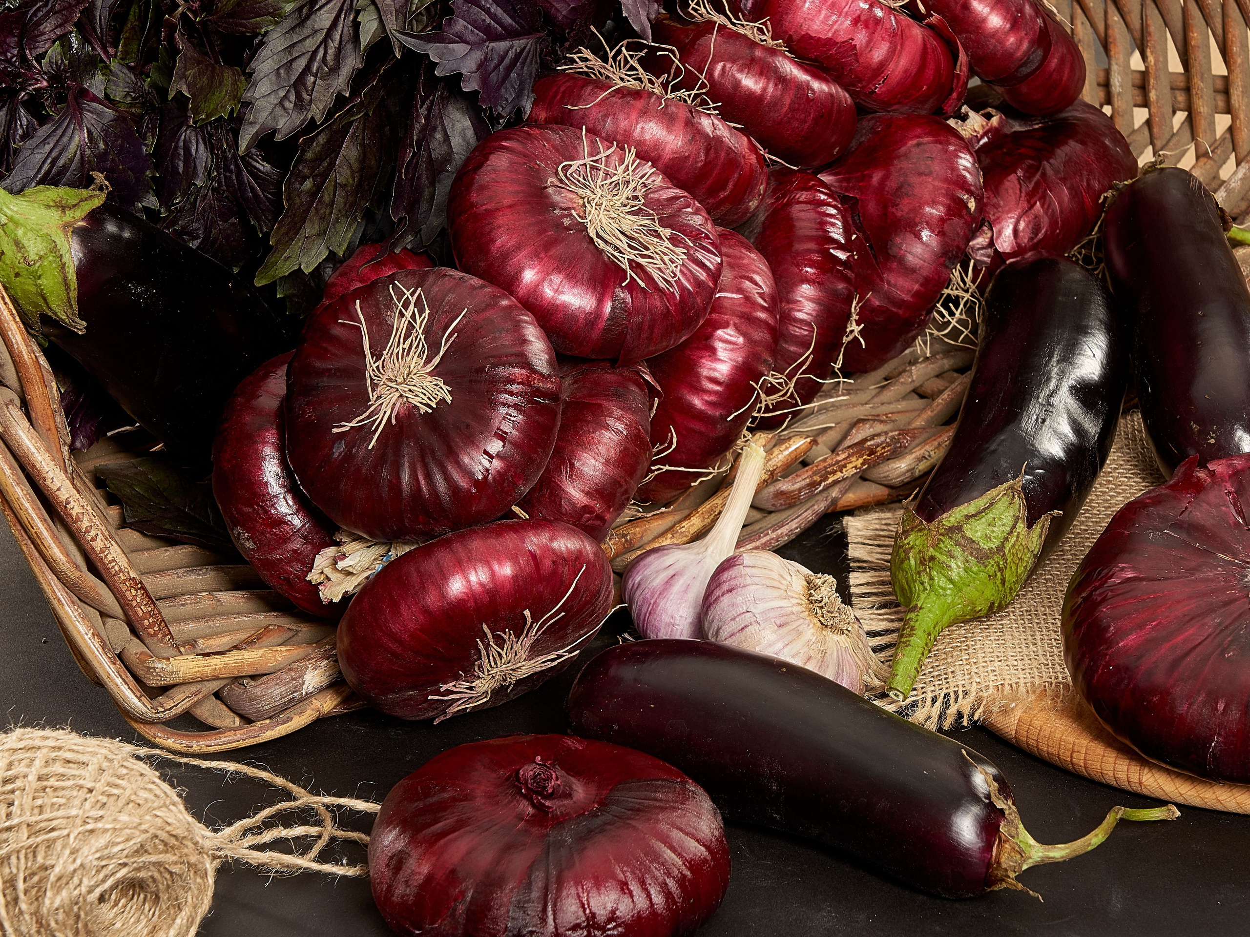 Для МАРКЕТПЛЕЙСОВ. Max Matvich and Victoria Basova are professionals in their field