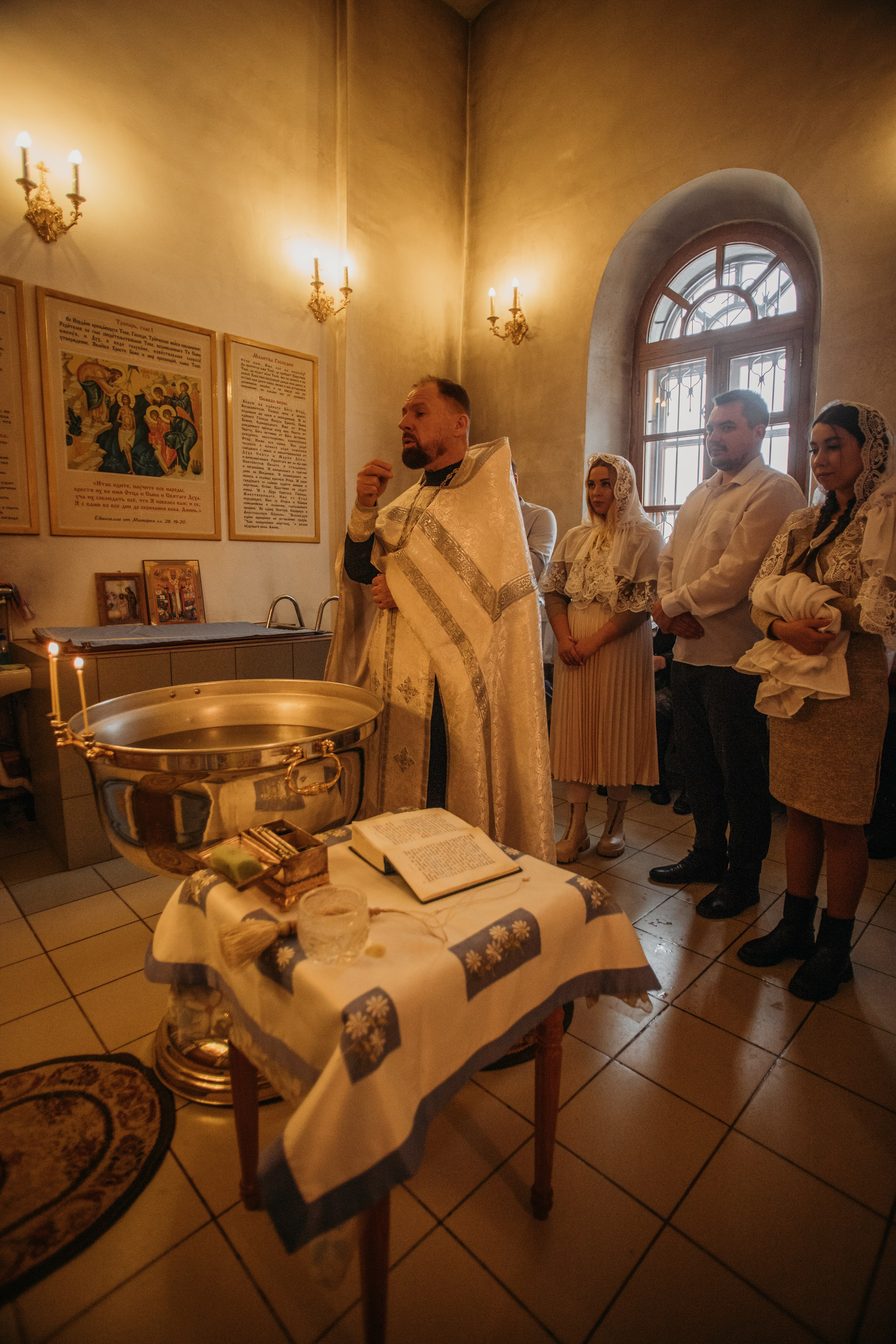 Крещение Аглаи. Венера Гайн. Репортажный фотограф  Тюмень. Обучение фотографии с 0