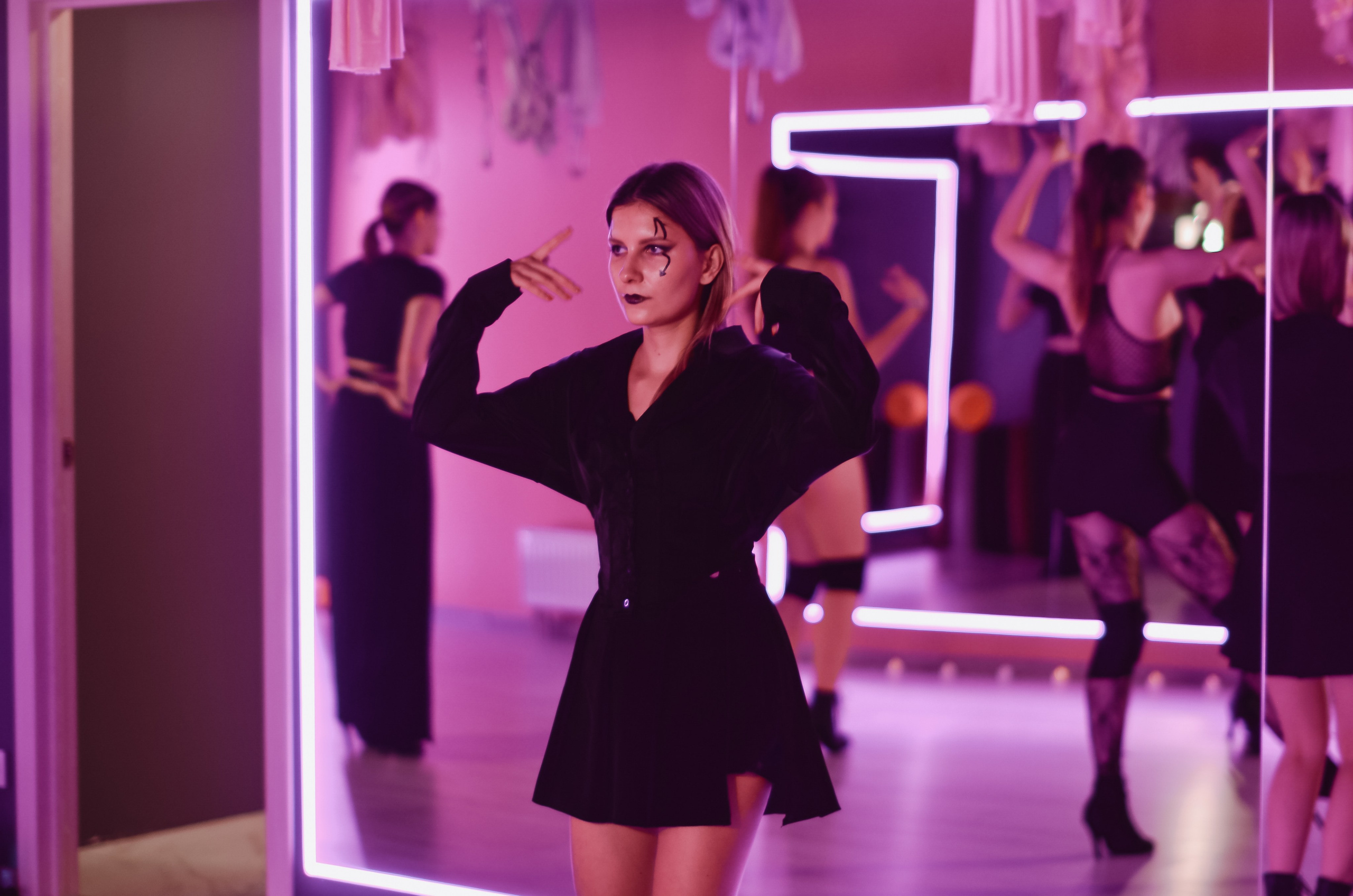 Фоторепортаж мероприятия в фитнес-клубе. Денисова Аля — фотограф для парных съемок и индивидуальных историй в Барнауле