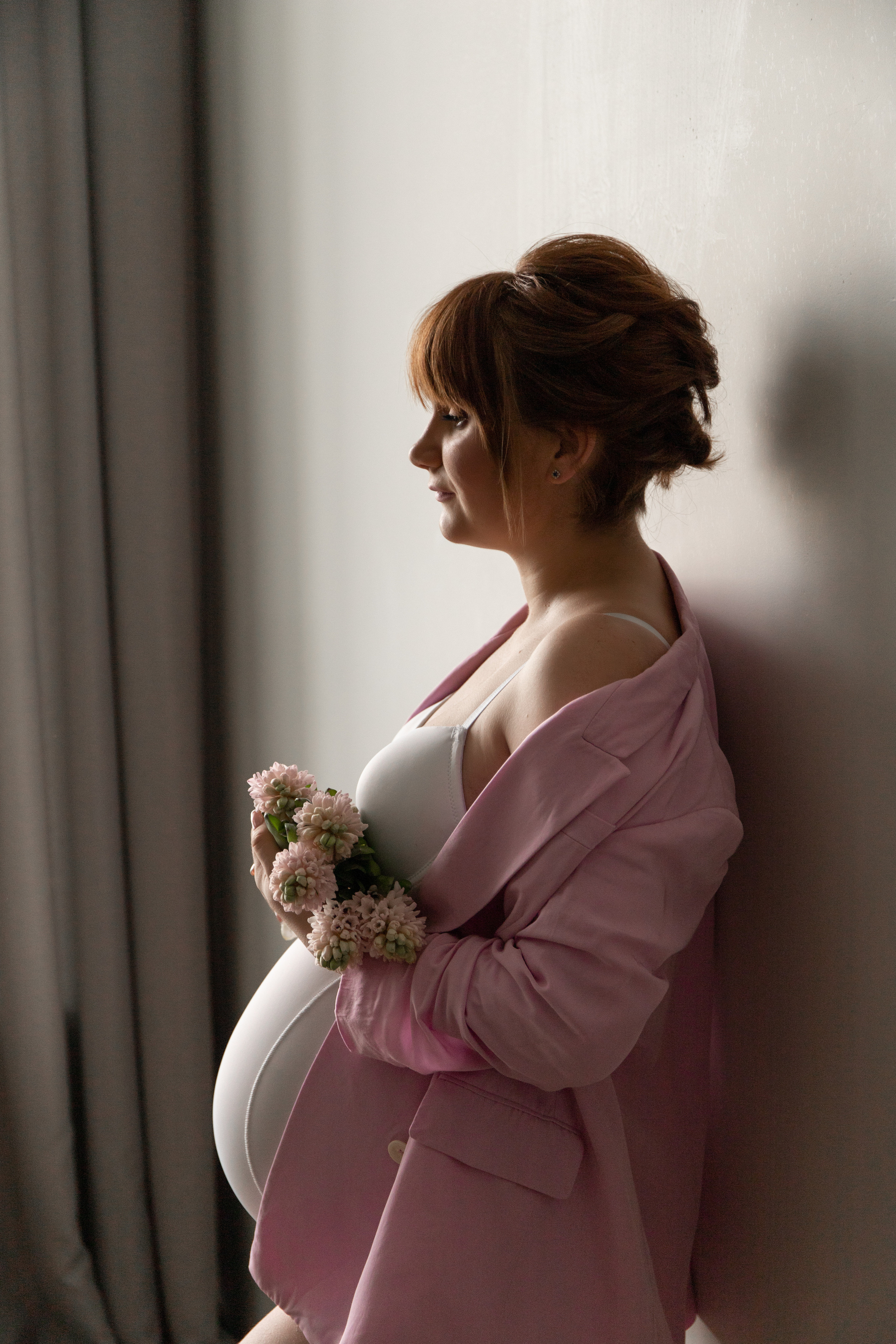 Нежная фотосессия беременности с цветами. Фотограф беременности в Санкт-Петербурге Анна Тюжина