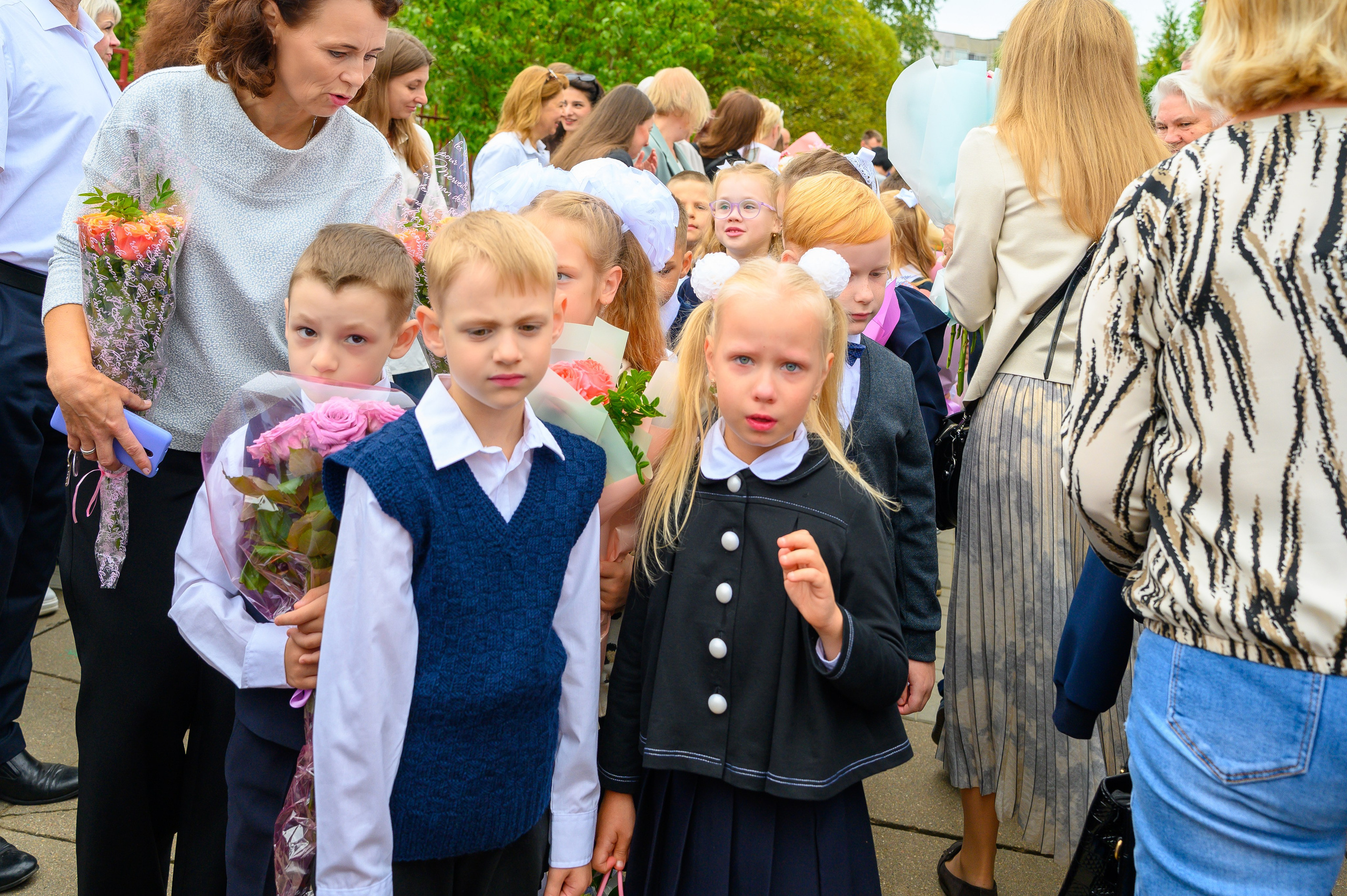 Вот звучит первый звонок, перед этим долгое приготовление к новому этапу в жизни, Яромир идет в школу. Фотоуслуги, услуги фотографа, фотографирование важных событий