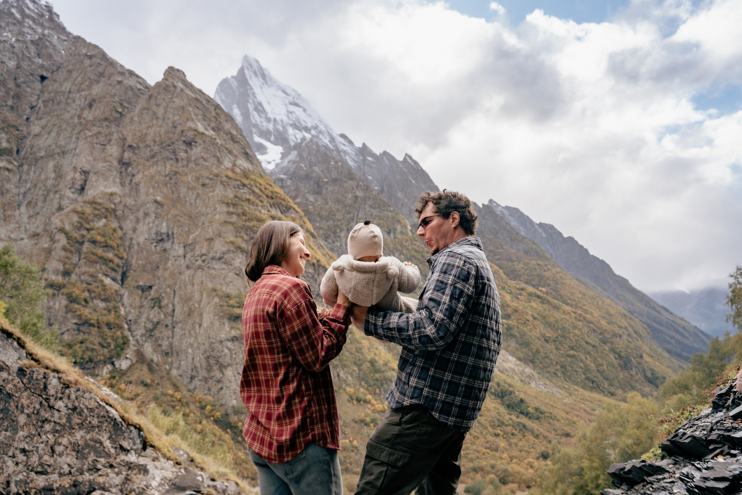Семейная фотосессия в Домбае. Фотограф КМВ|ГОРЫ Пятигорск Железноводск Ессентуки Кисловодск Домбай Архыз Эльбрус