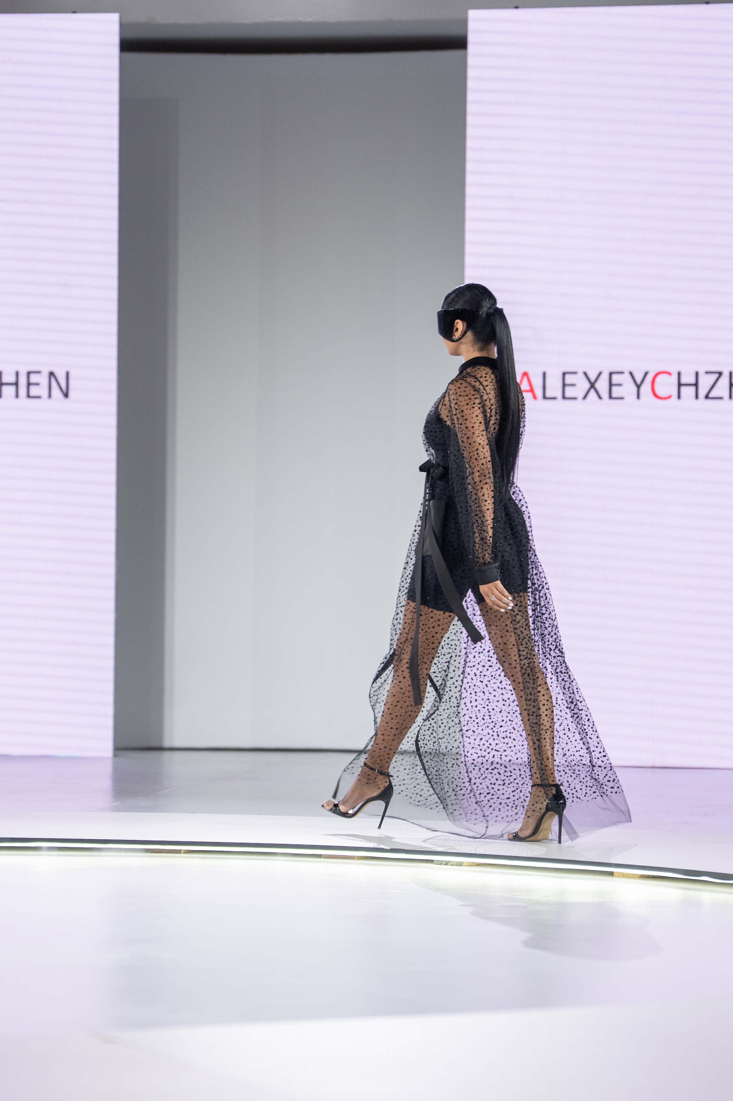 Дизайнер Alexey Czhen. Сайт Алматинского НЮ АРТ, будуар и фэшн фотографа Дениса Карпенко