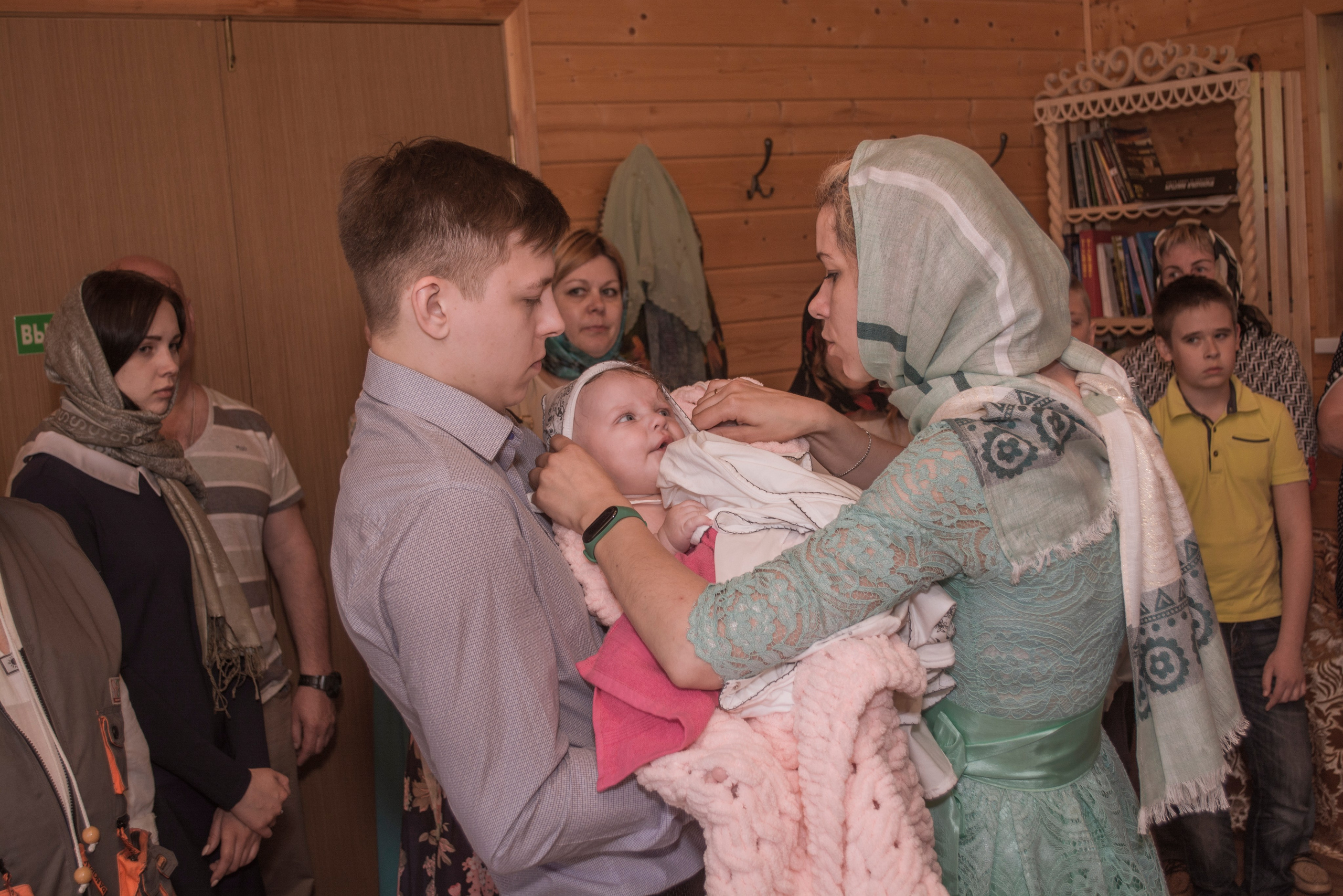 Крещение Василисы в храме Николая Чудотворца в д. Старый погост. Фотограф Евгений Егоров