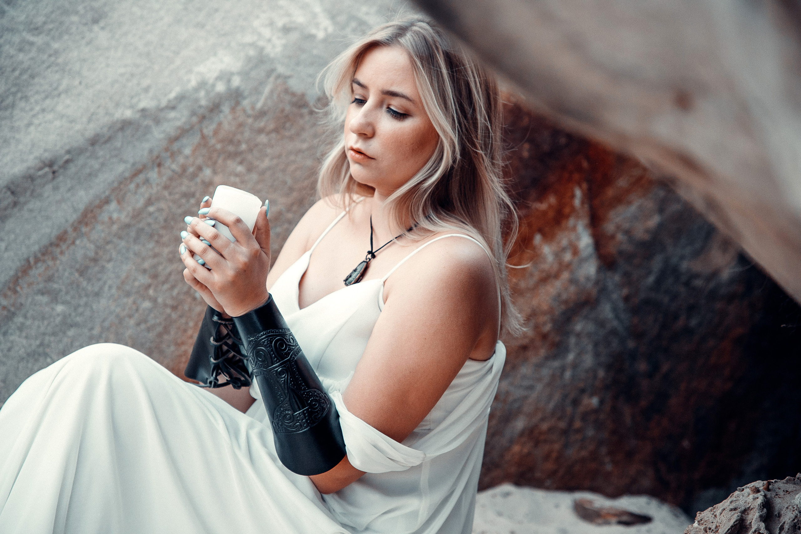 Прекрасная Анастасия в образе Валькирии. Подмосковные карьеры