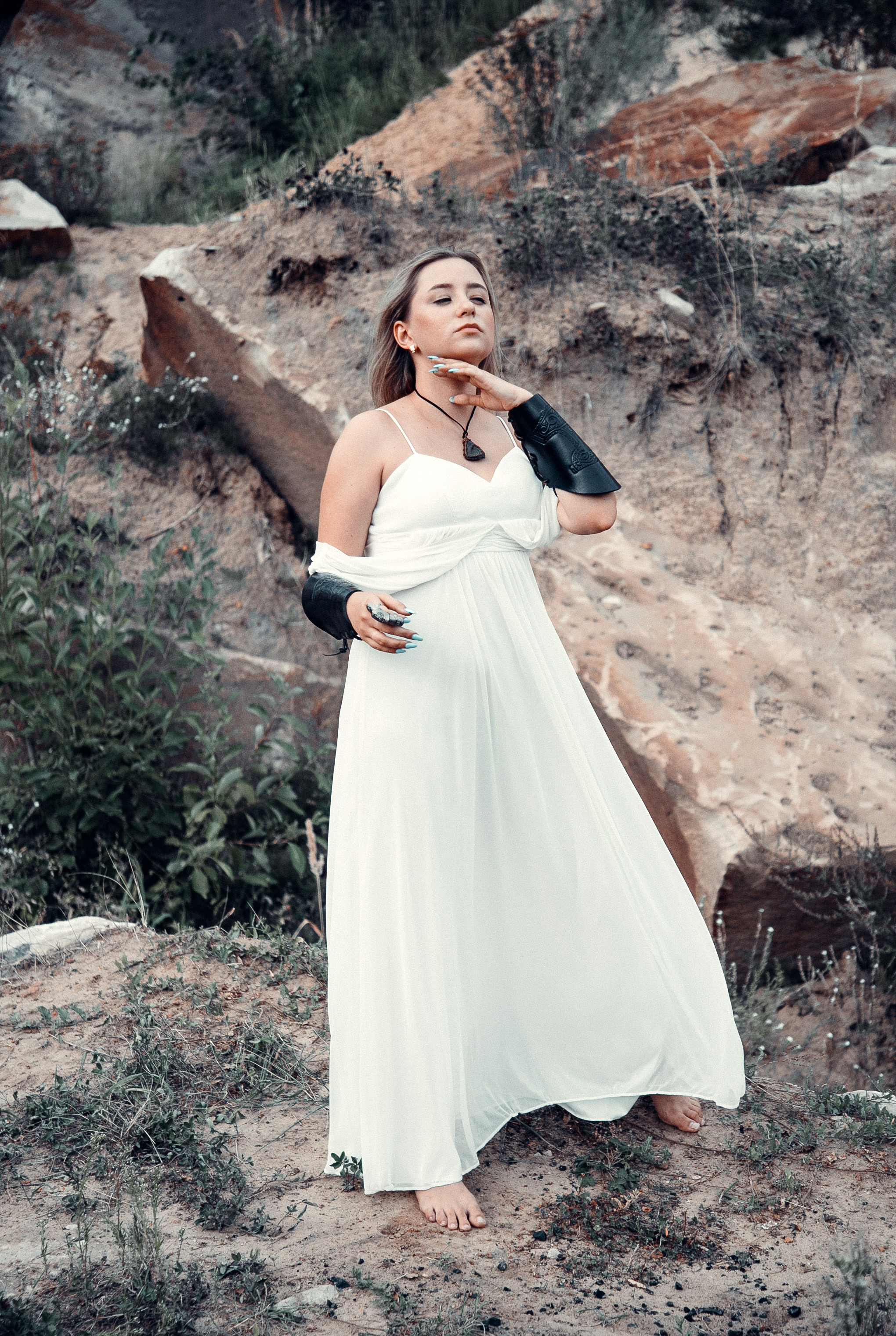 Прекрасная Анастасия в образе Валькирии. Подмосковные карьеры