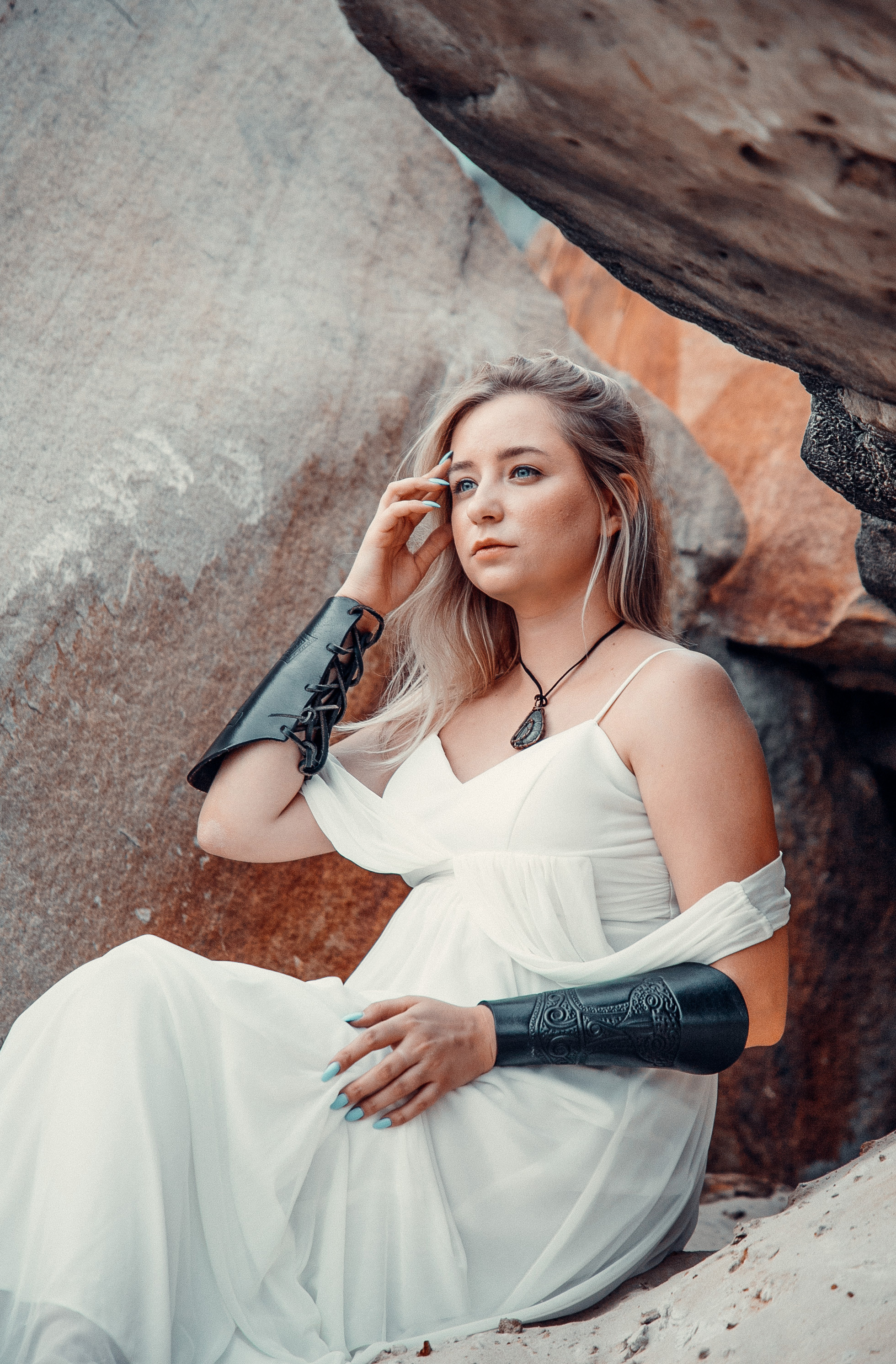 Прекрасная Анастасия в образе Валькирии. Подмосковные карьеры